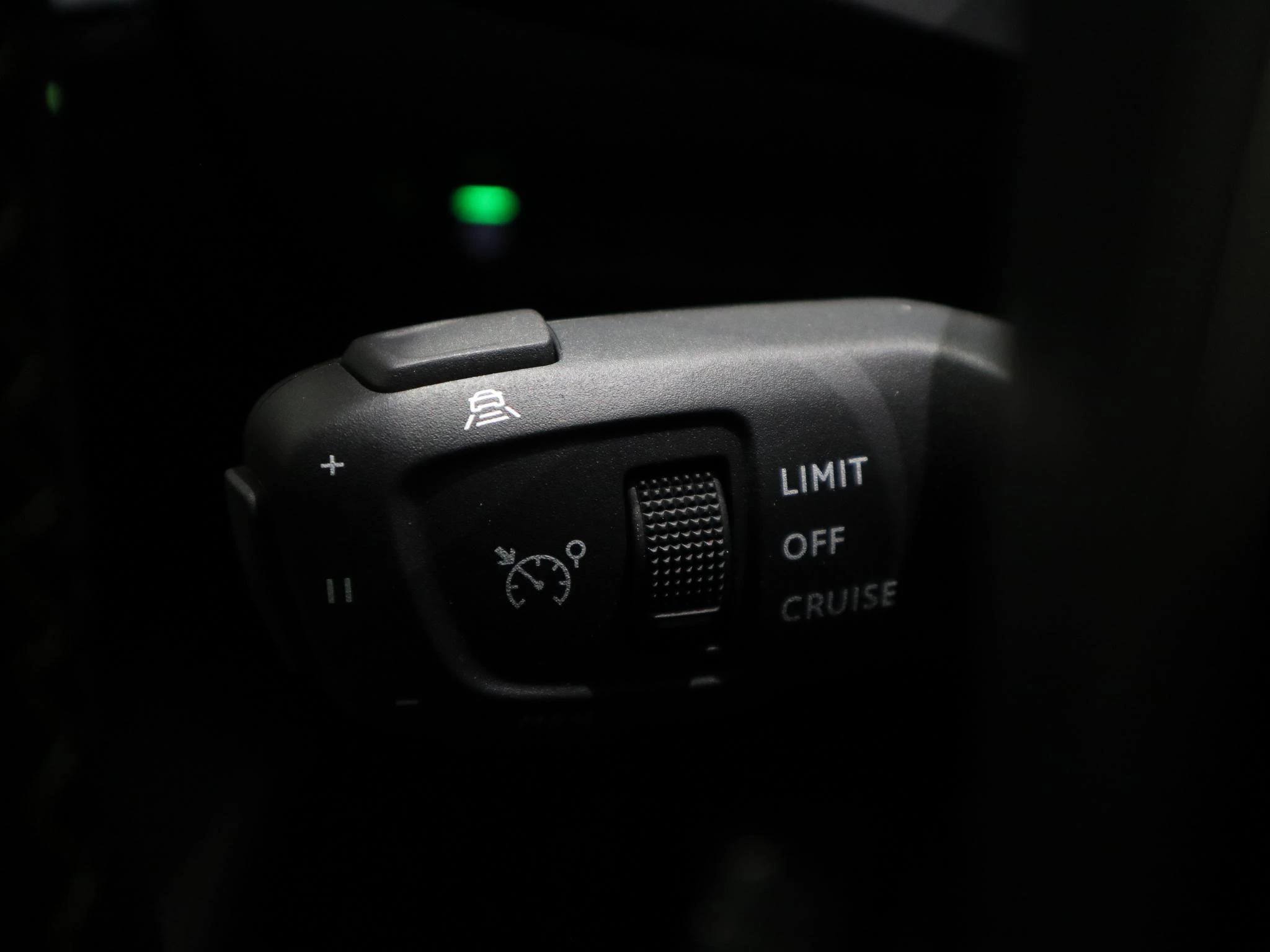 Peugeot-e-208-image-27