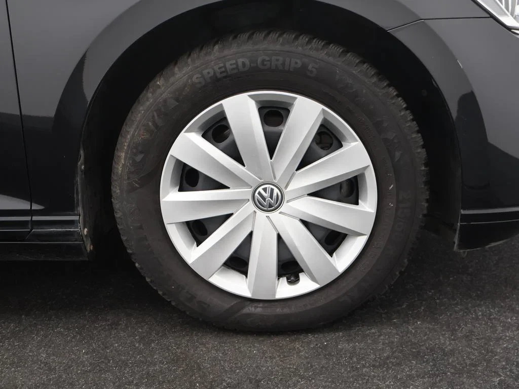 Volkswagen-Passat-image-9