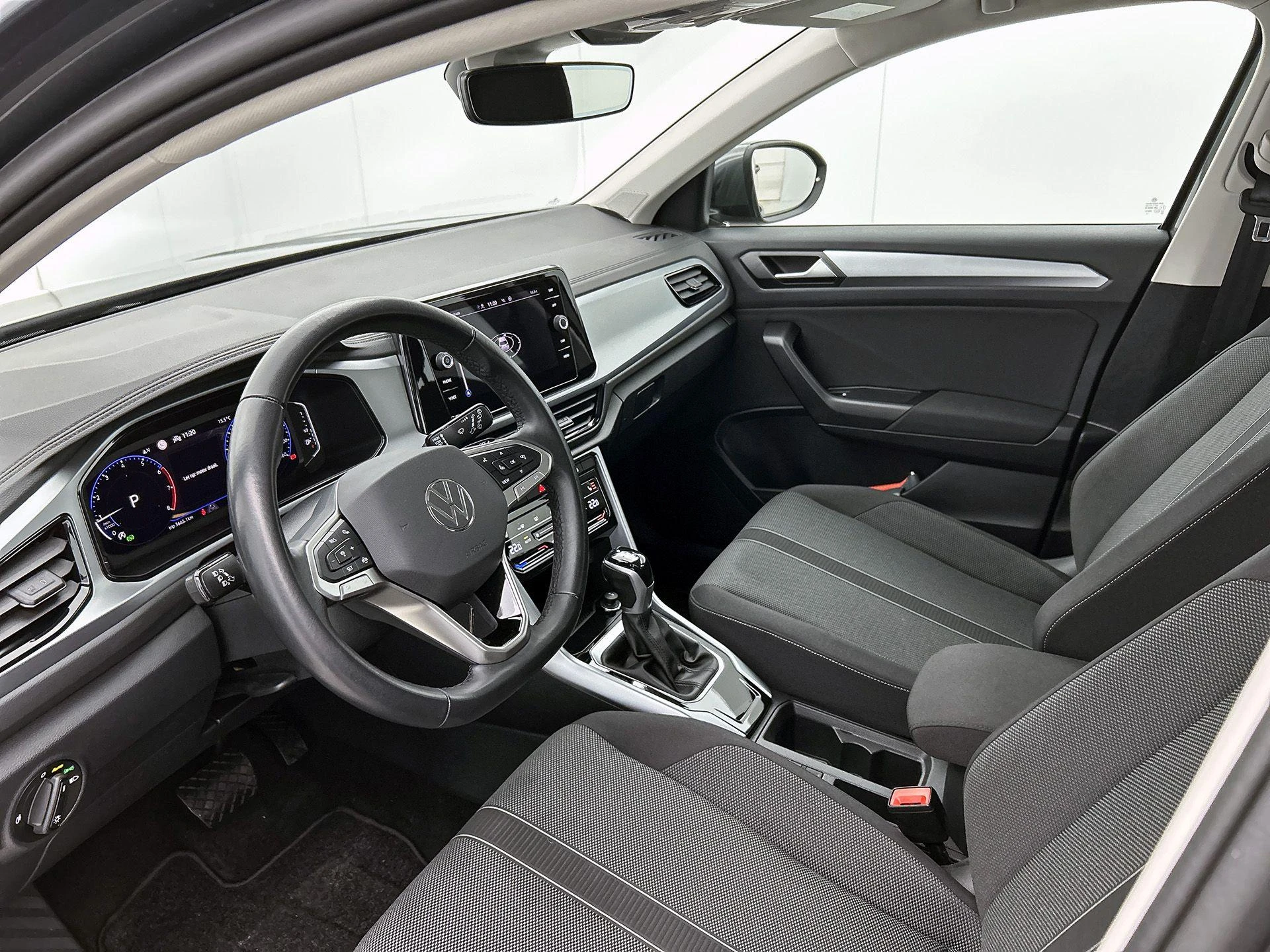 Volkswagen-T-Roc-image-22