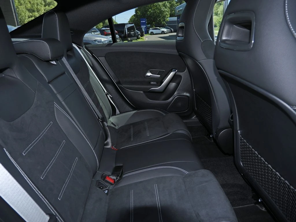 Mercedes-Benz-CLA 200-image-13
