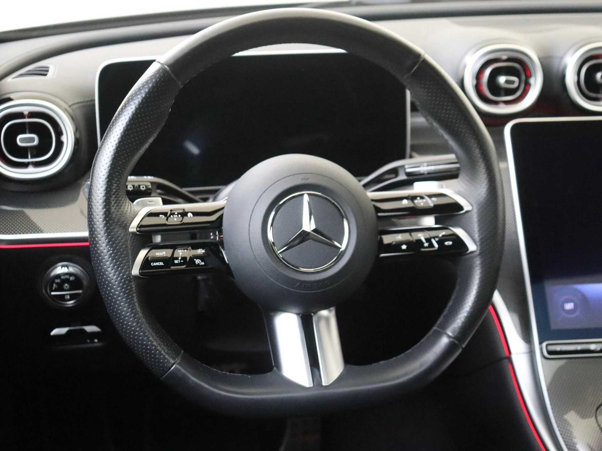 Mercedes-Benz-C-Klasse-image-10