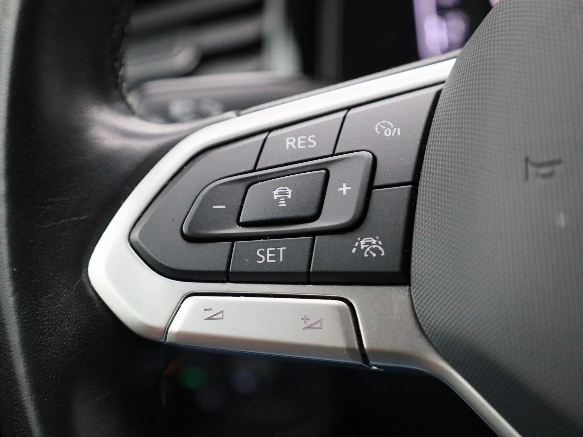 Volkswagen-Polo-image-17