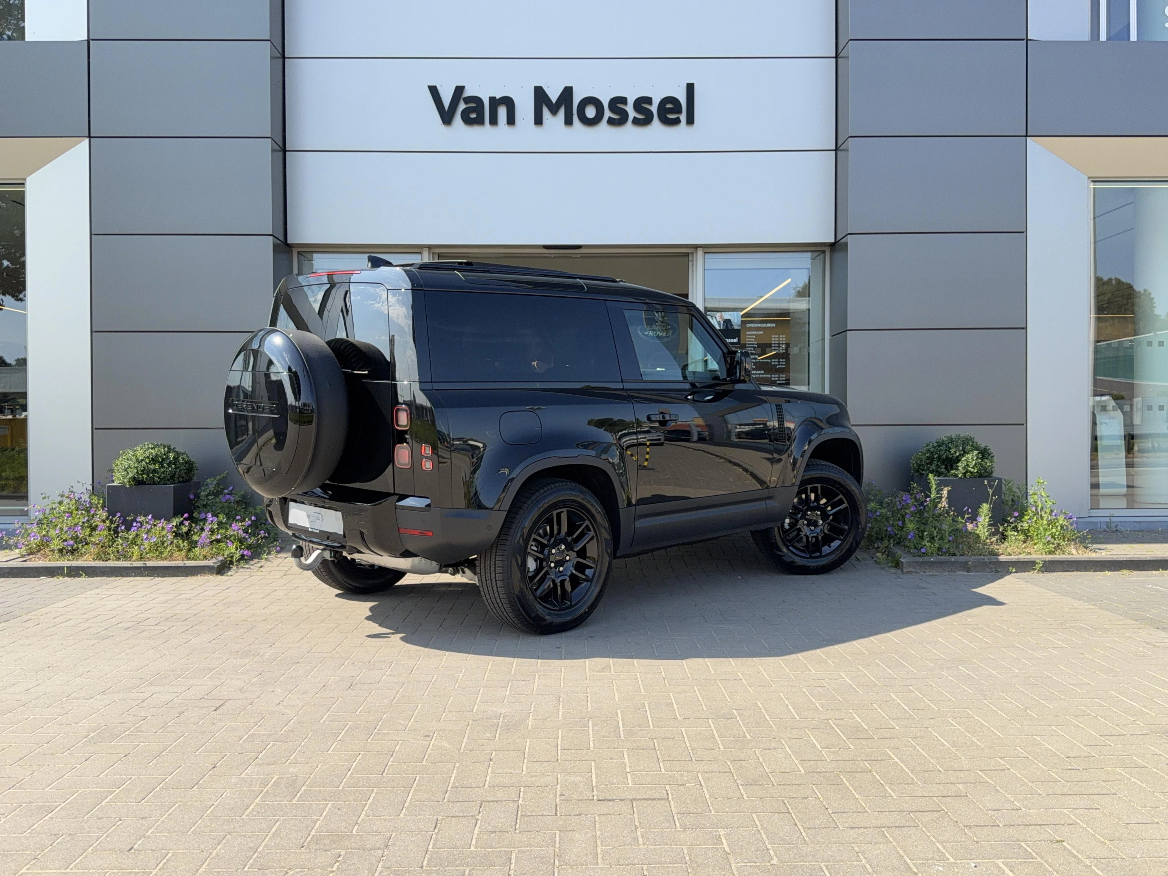 Land Rover Defender 90 D200 S AWD Auto. 26MY