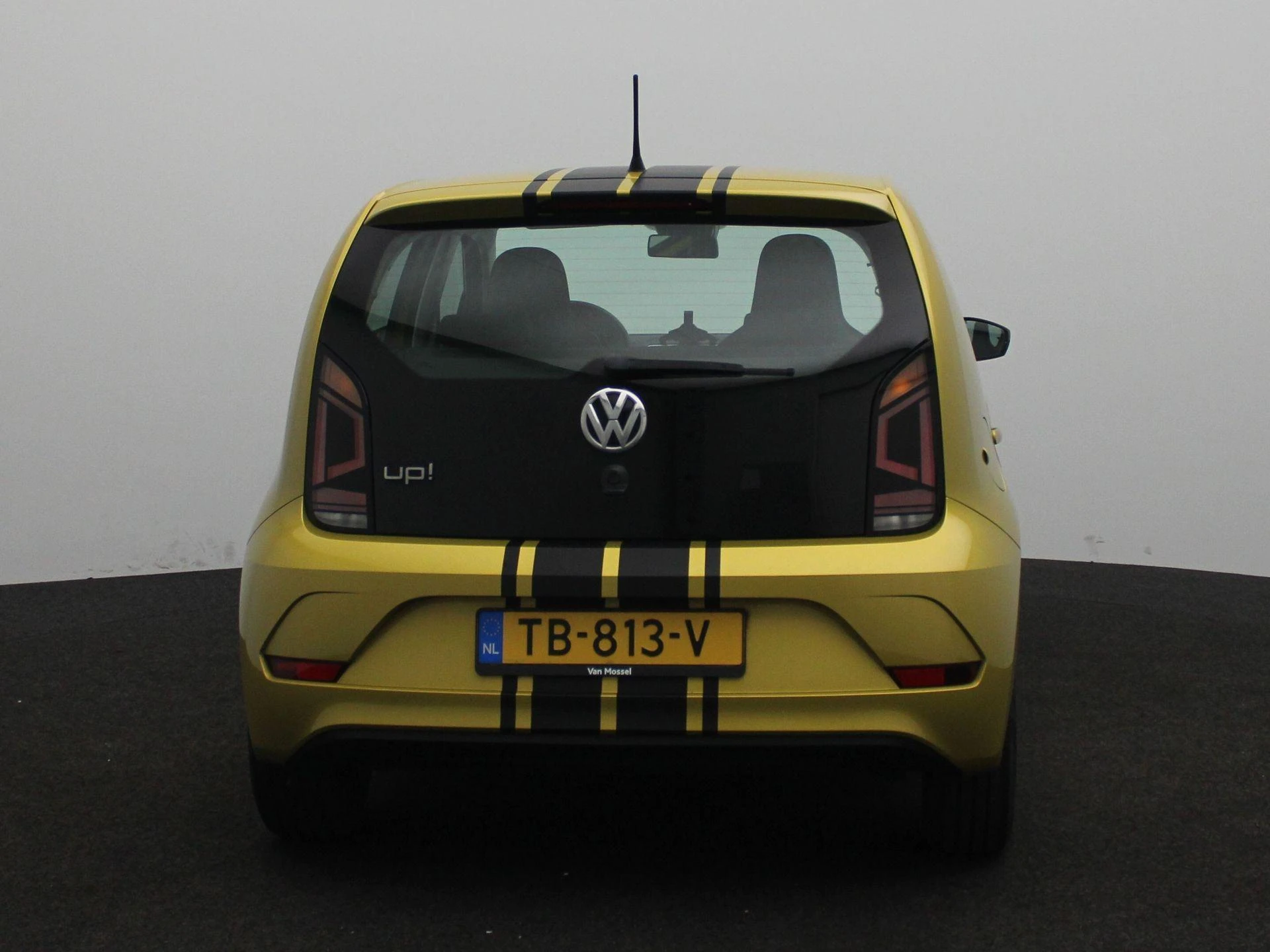 Volkswagen-up!-image-4