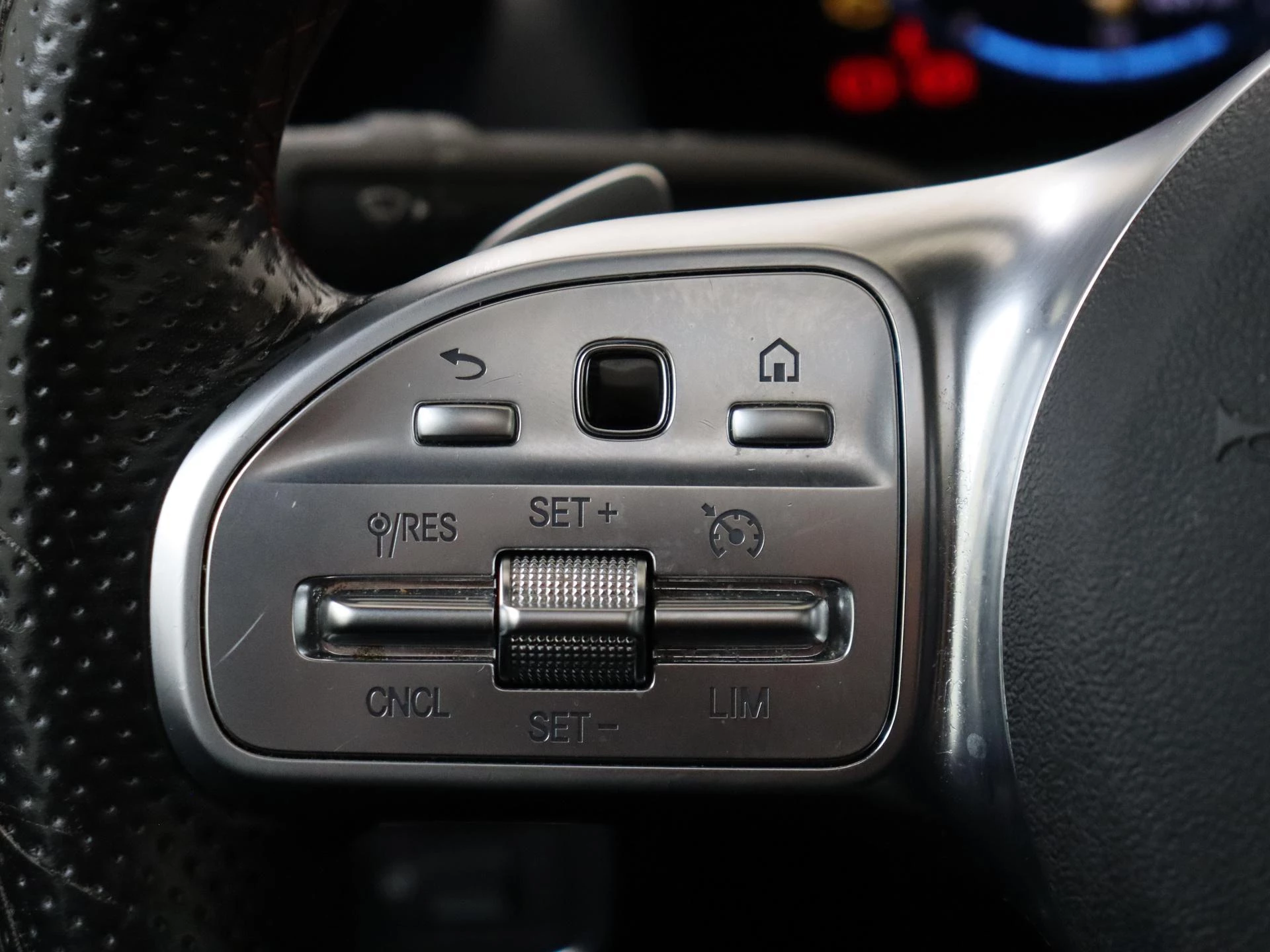 Mercedes-Benz-A-Klasse-image-11