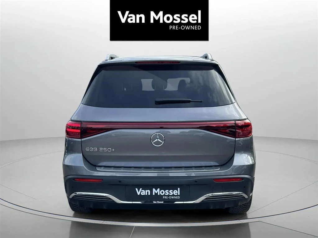 Mercedes-Benz-EQB-image-5
