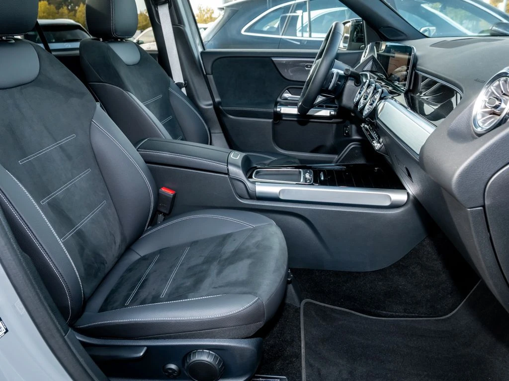 Mercedes-Benz-GLB 200 d-image-11