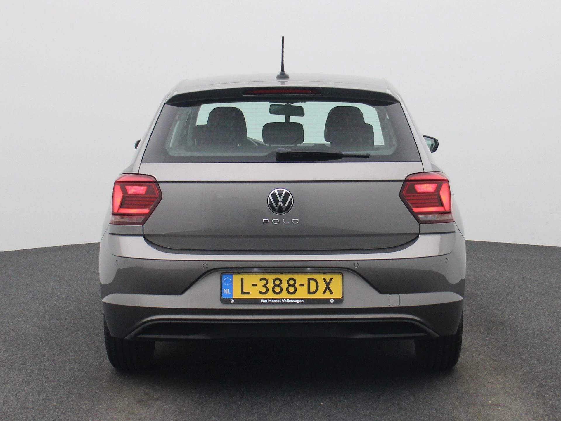 Volkswagen-Polo-image-4
