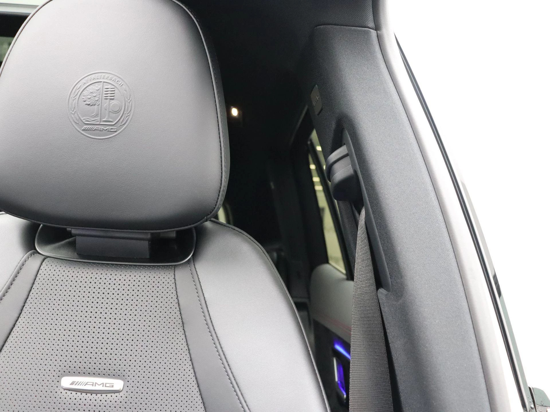 Mercedes-Benz EQE SUV 43 4MATIC Night Edition + NAPPA + PANO DAK + DIGITAL LIGHT + HYPERSCREEN +