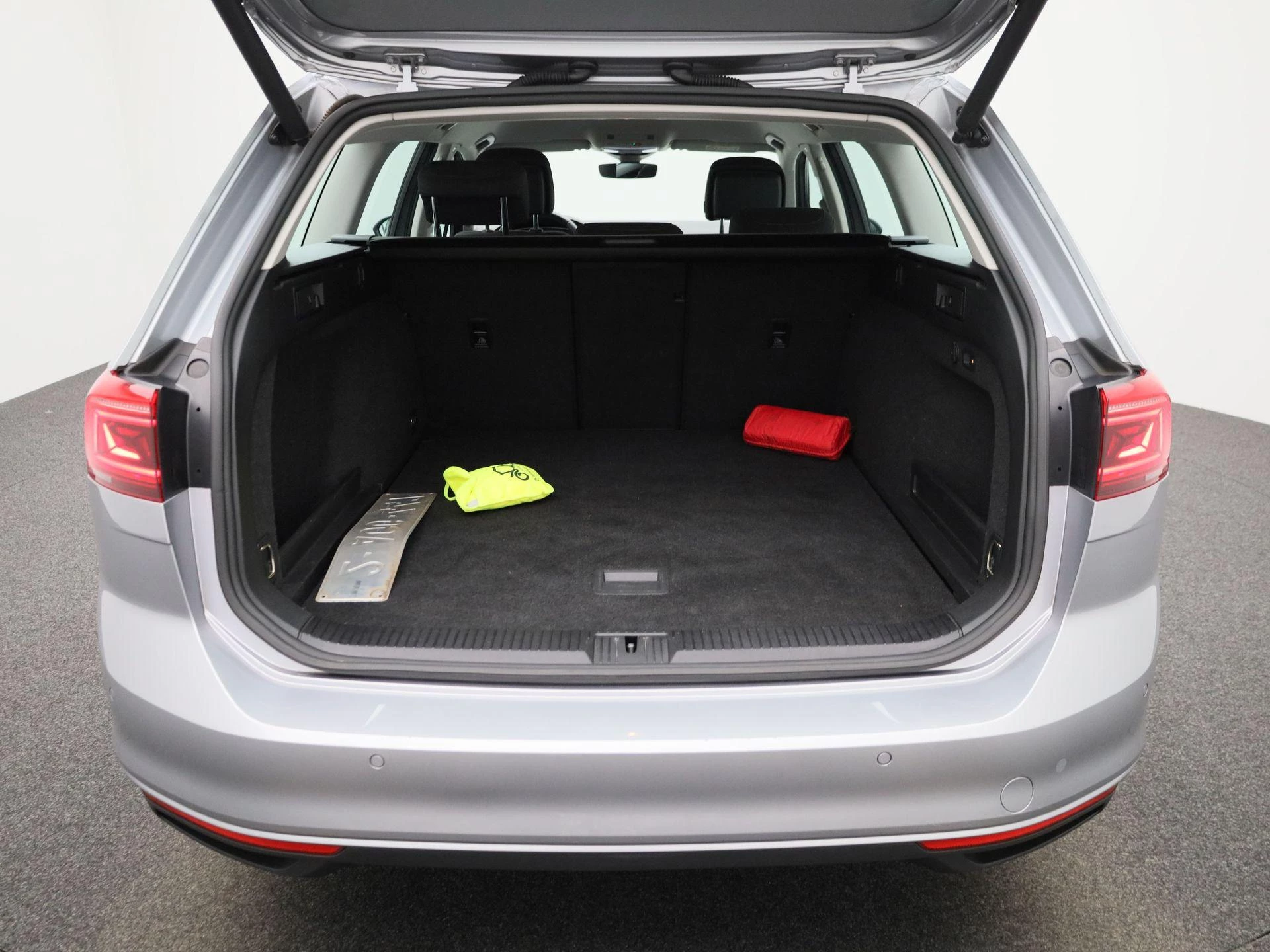 Volkswagen Passat Variant 2.0 TDI 90kW DSG Style Business Elektrische kofferklep | Camera | Adapt cruise