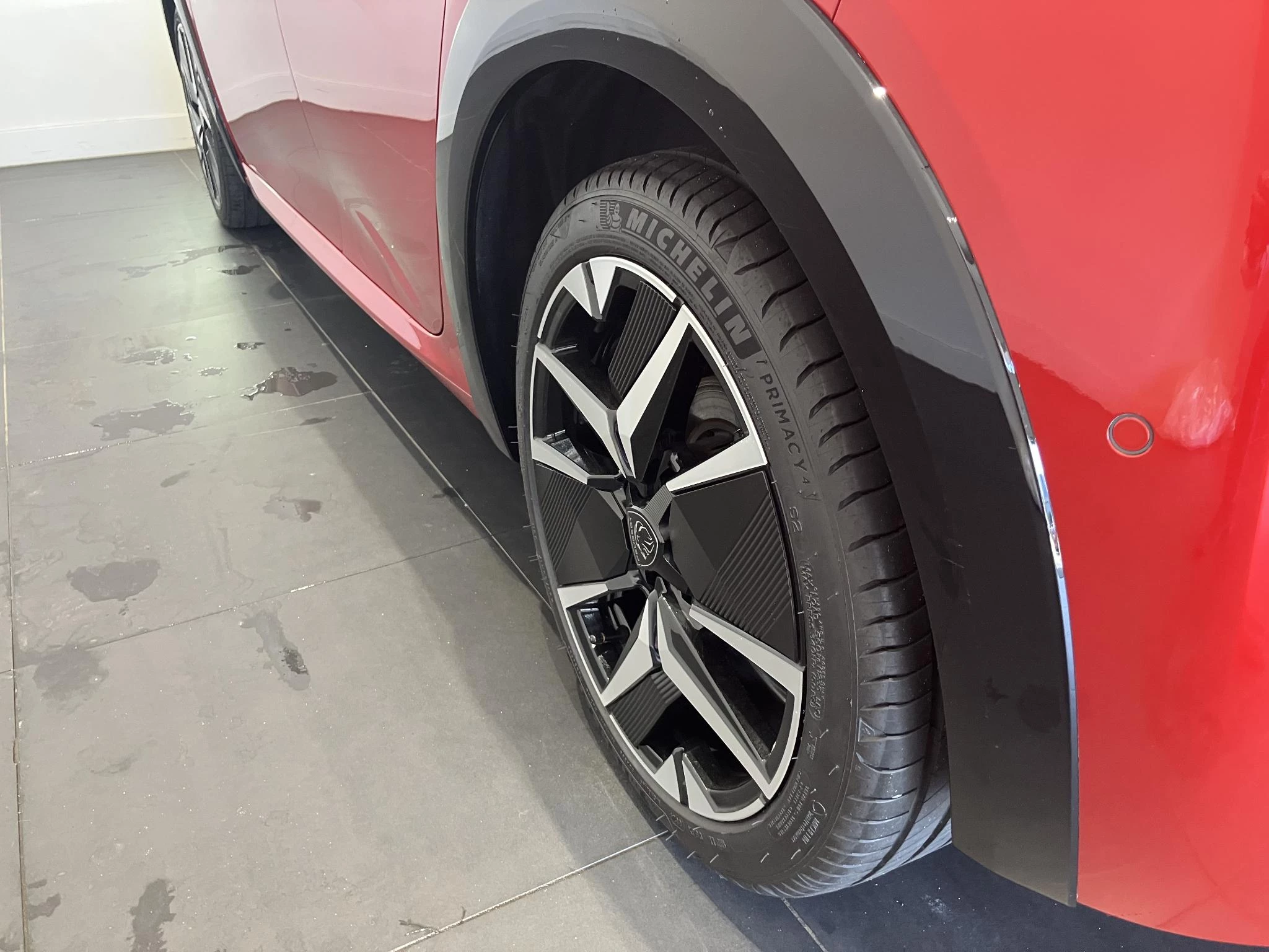 Peugeot 208 Hybrid 136 e-DCS6 GT