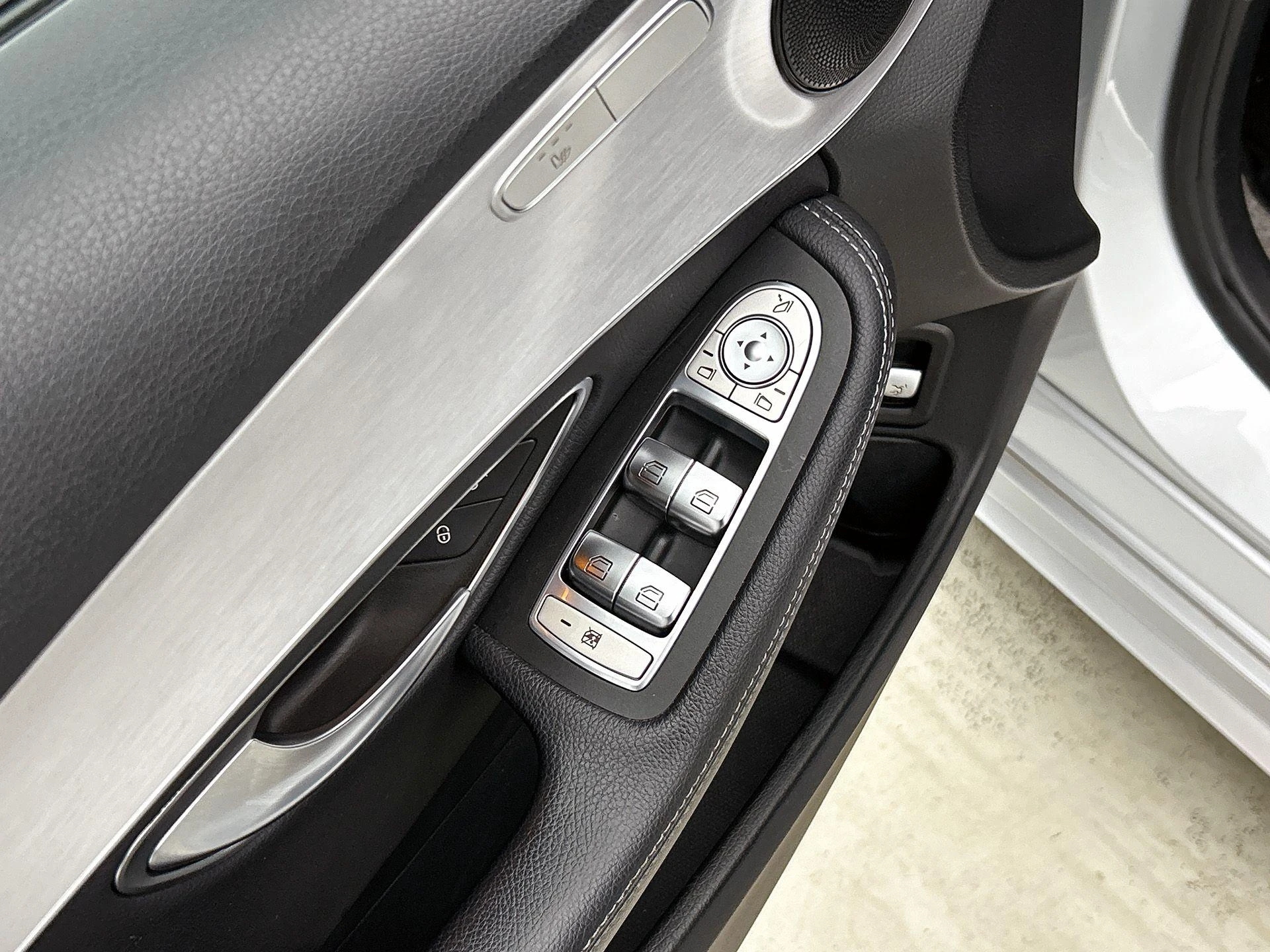 Mercedes-Benz-C-Klasse-image-30
