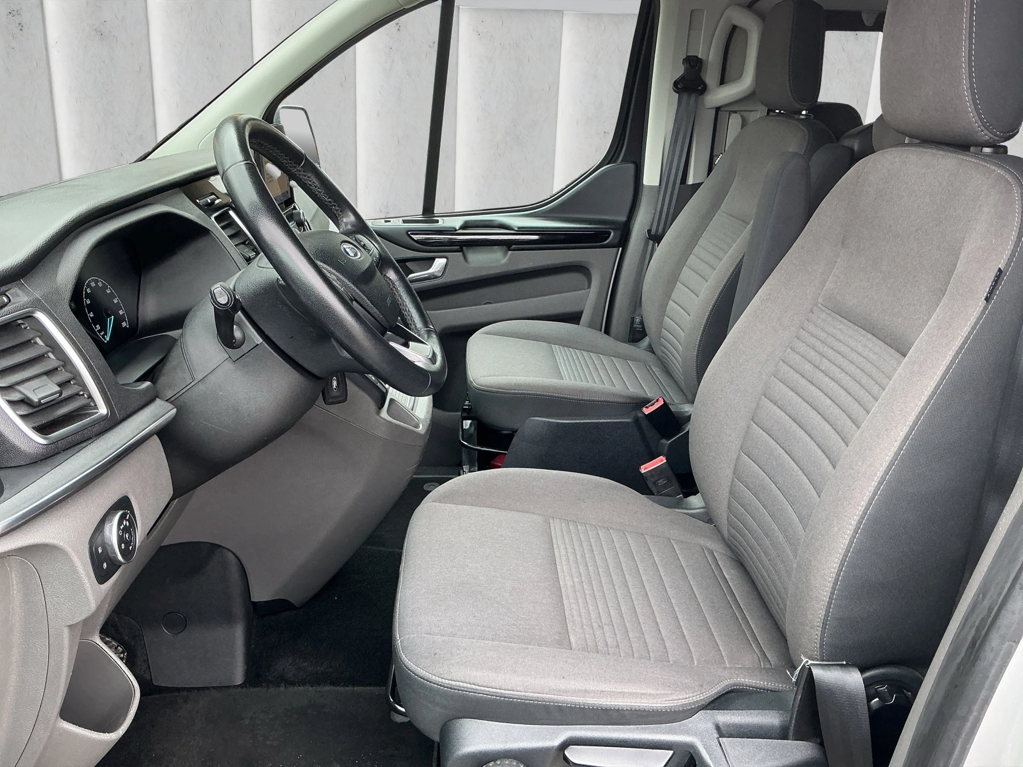 Ford-Tourneo Custom-image-9