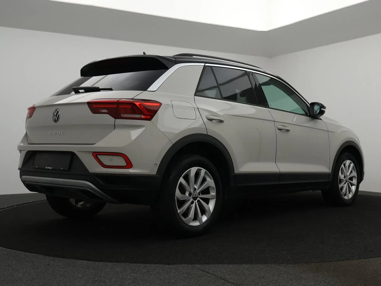 Volkswagen-T-Roc-image-7