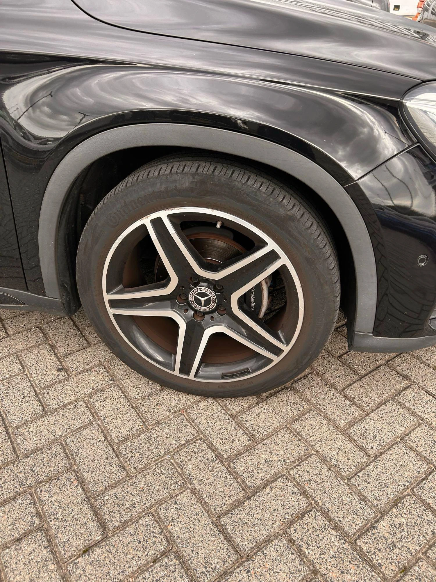 Mercedes-Benz-GLA-image-13