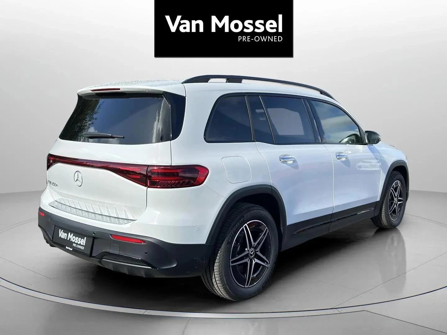 Mercedes-Benz-EQB-image-4