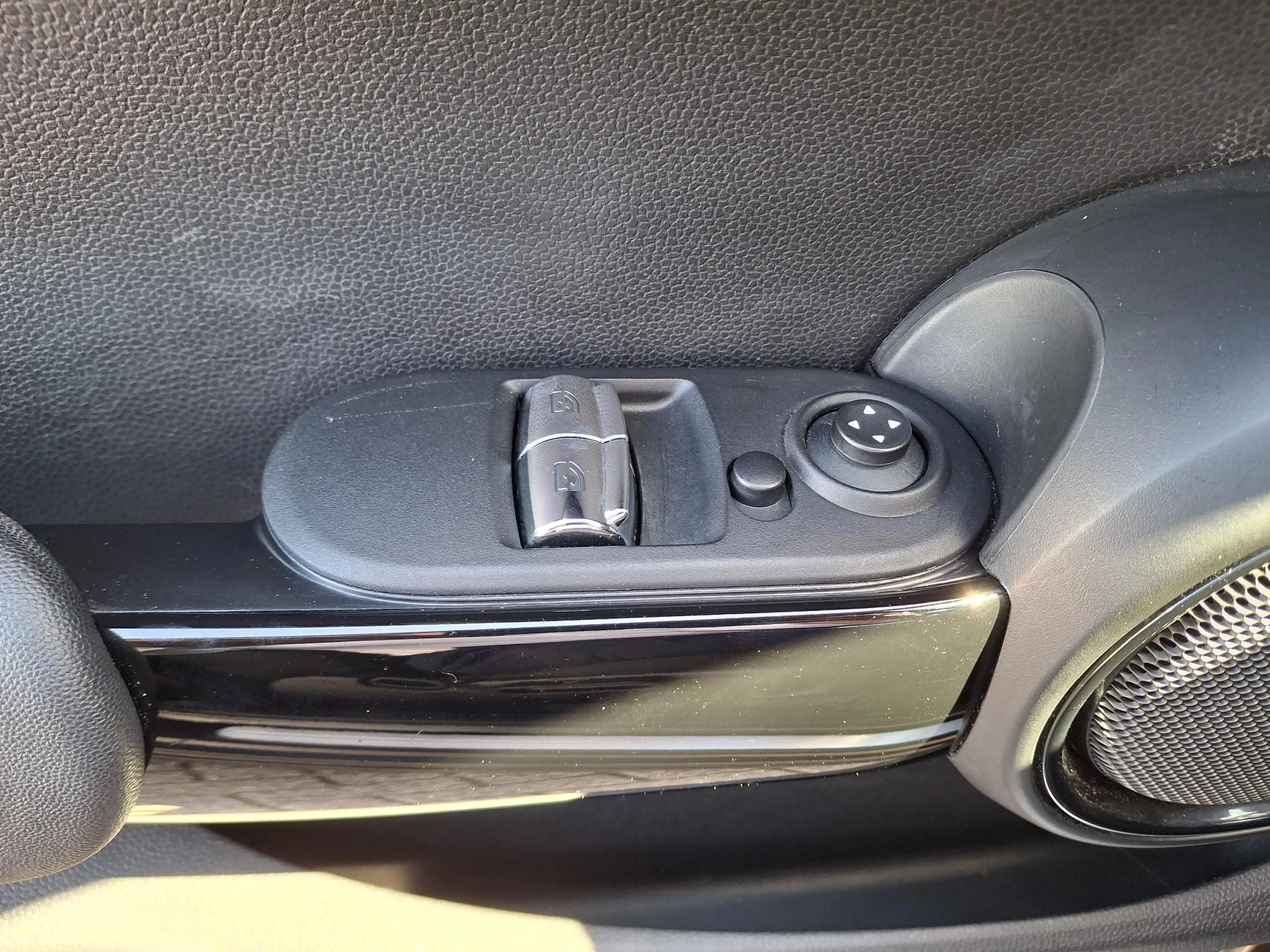 MINI-Cooper-image-15