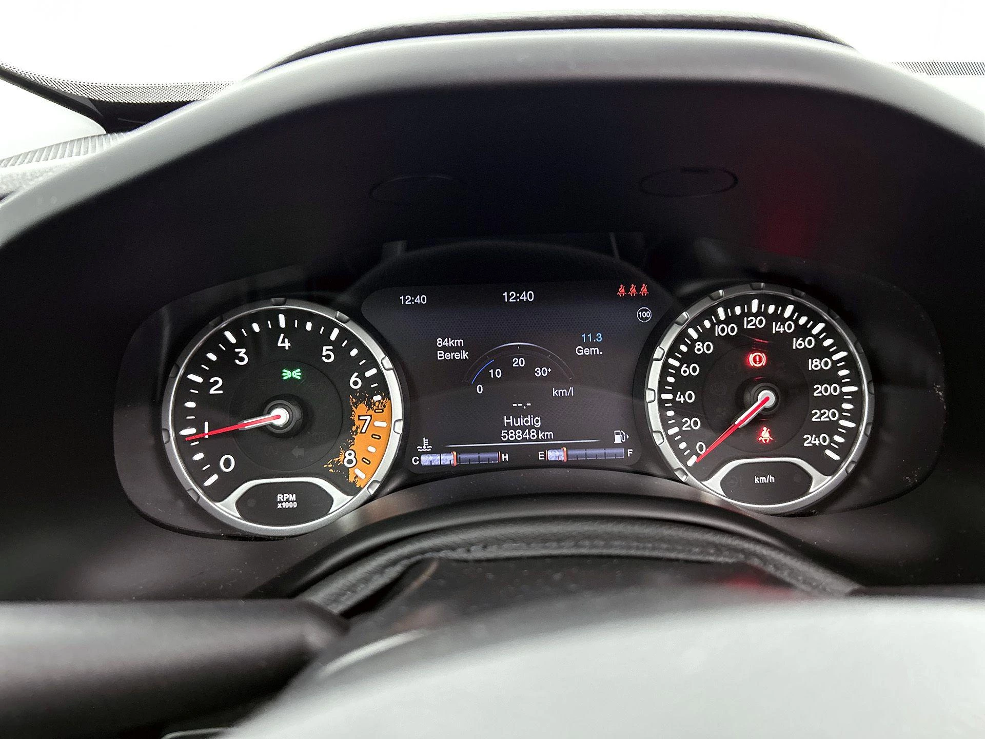 Jeep-Renegade-image-12