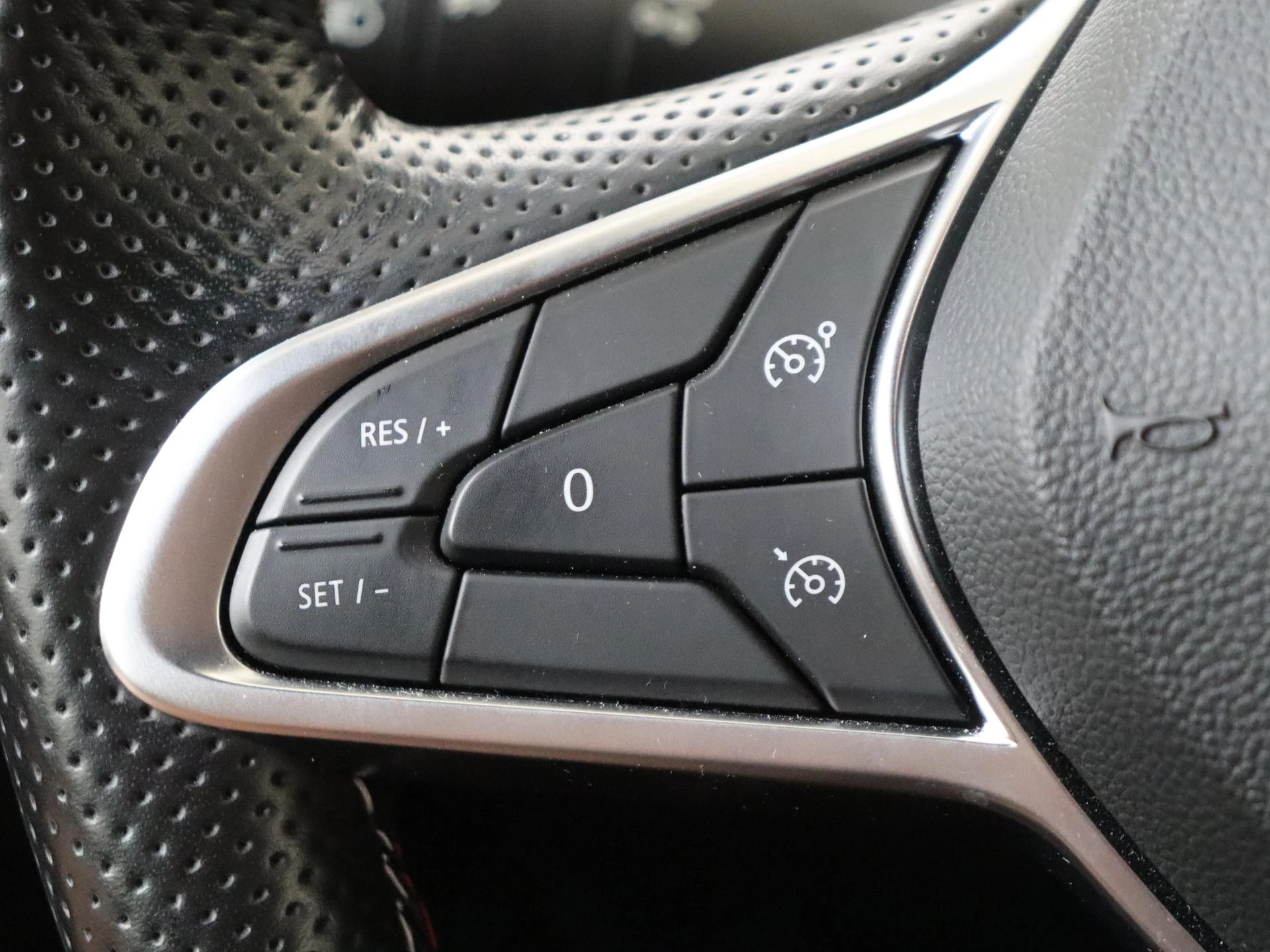 Renault-Clio-image-12