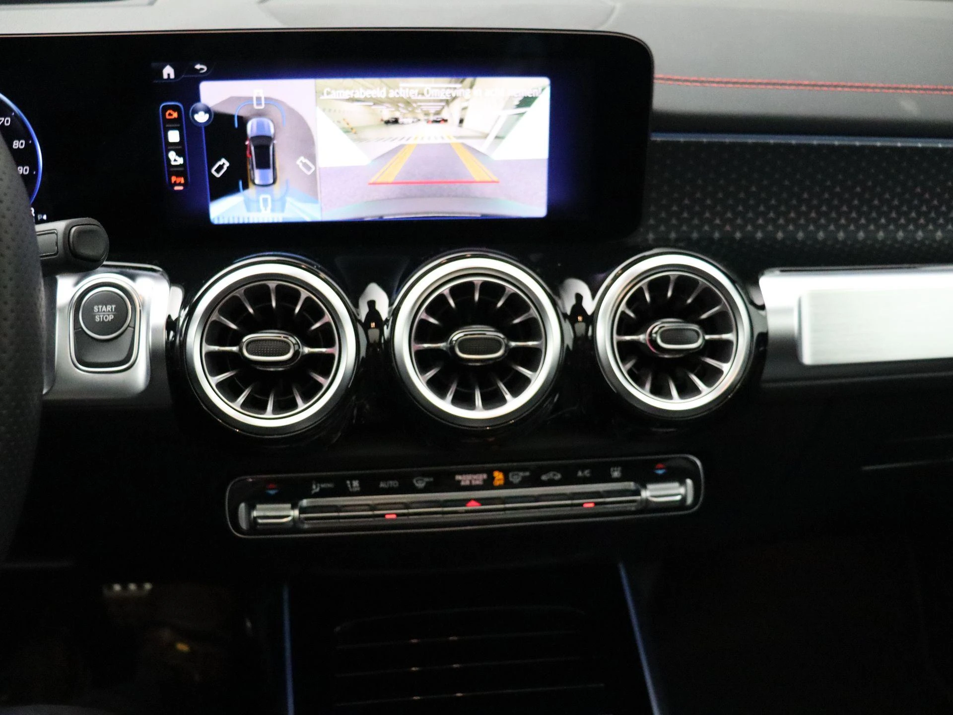 Mercedes-Benz-EQB-image-19