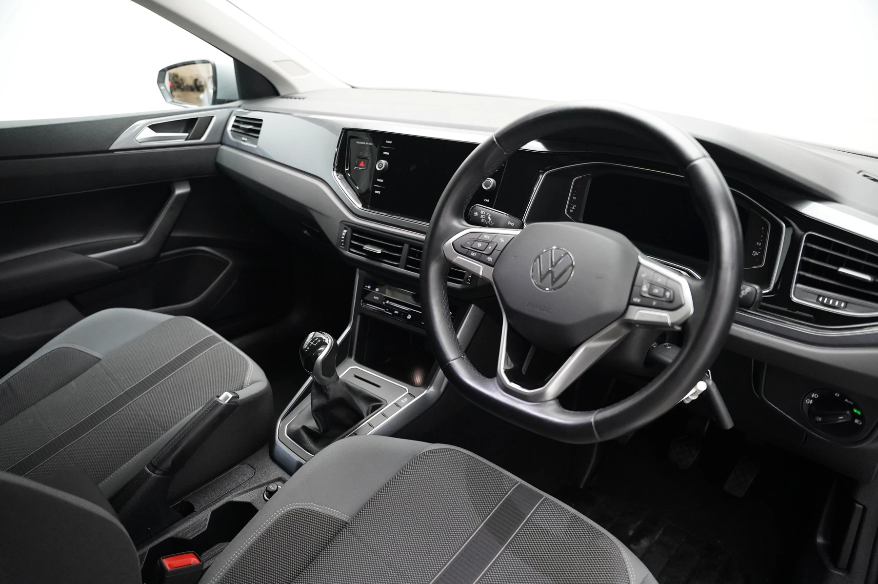 Volkswagen-Polo-image-5