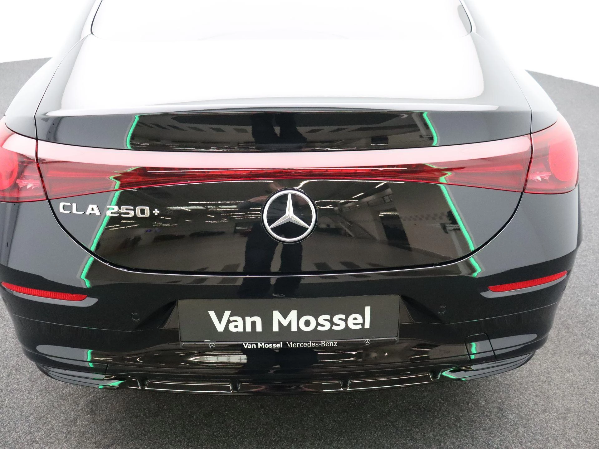 Mercedes-Benz-CLA-image-19