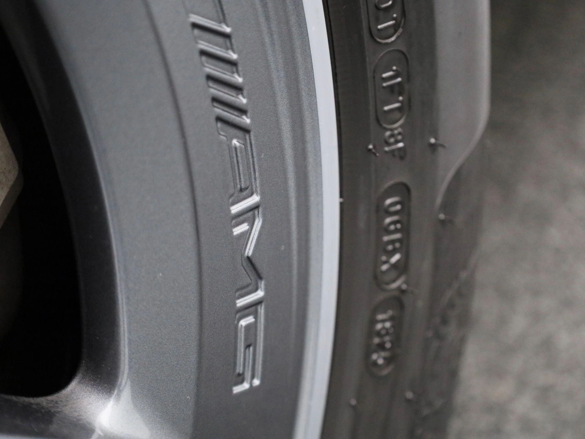 Mercedes-Benz-GLC-image-16