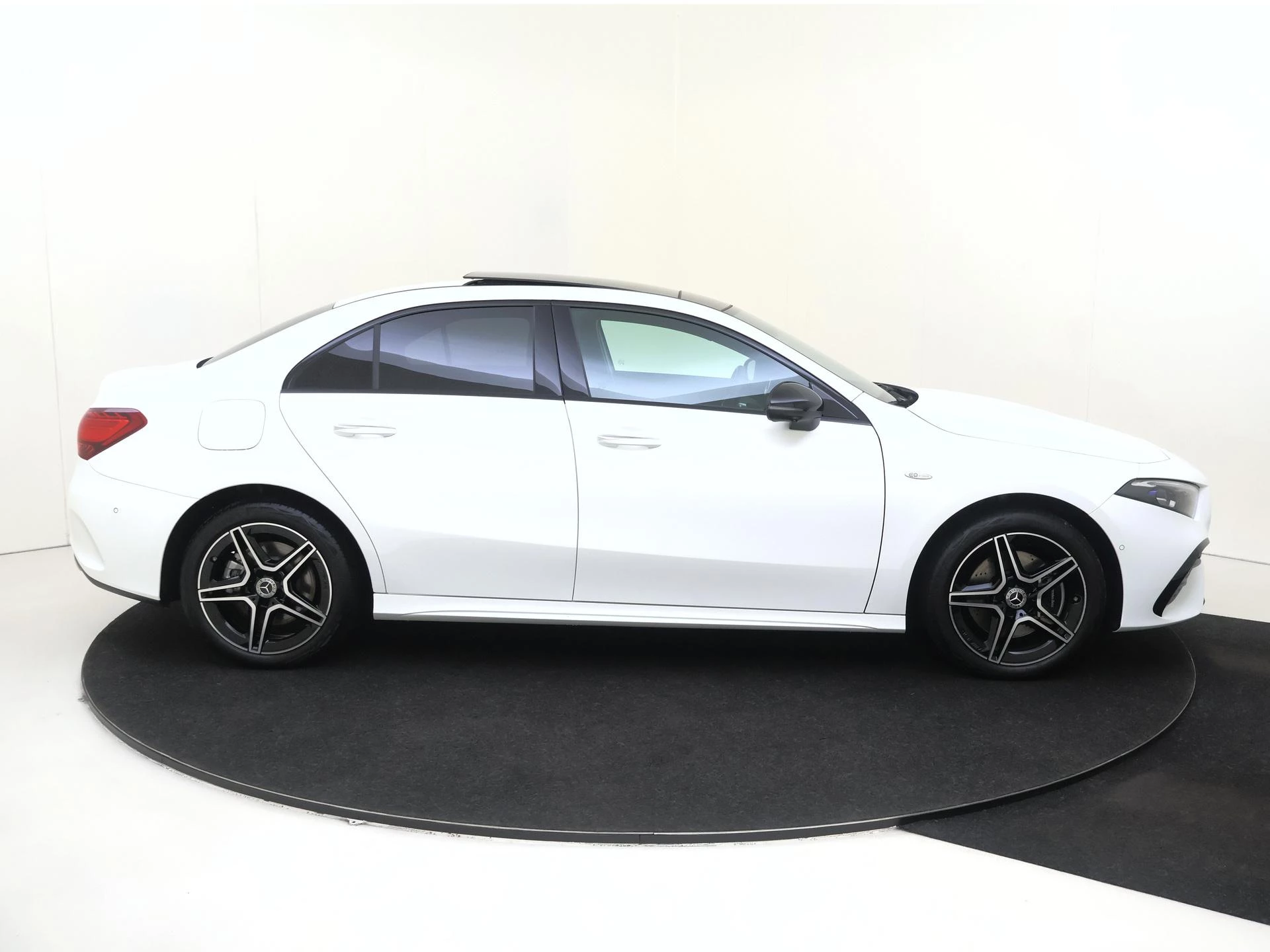 Mercedes-Benz-A-Klasse-image-8