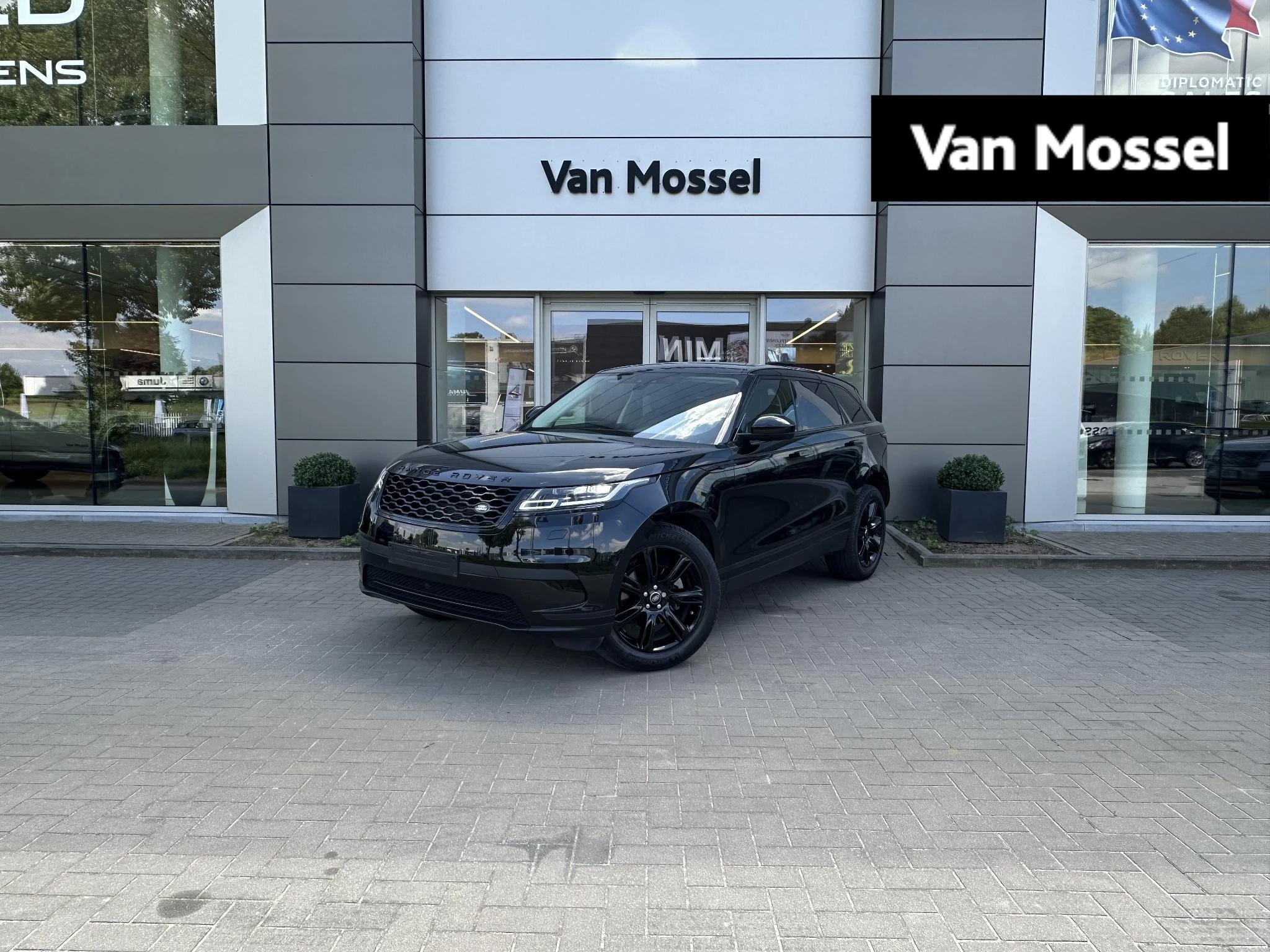 Land Rover-Range Rover Velar-image-0