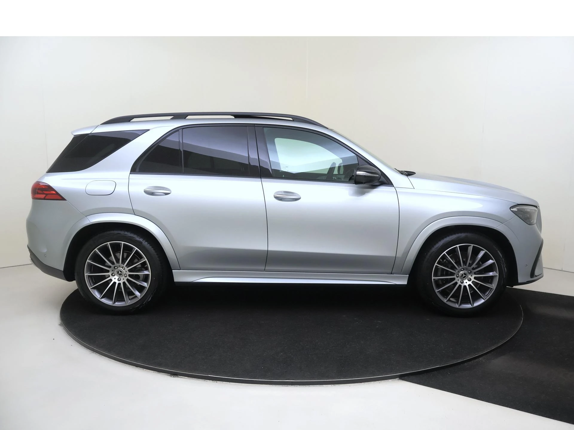 Mercedes-Benz-GLE-image-8