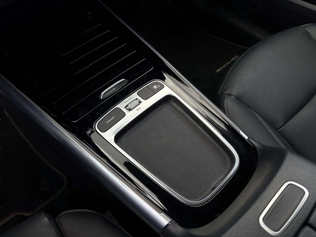Mercedes-Benz-EQA-image-15