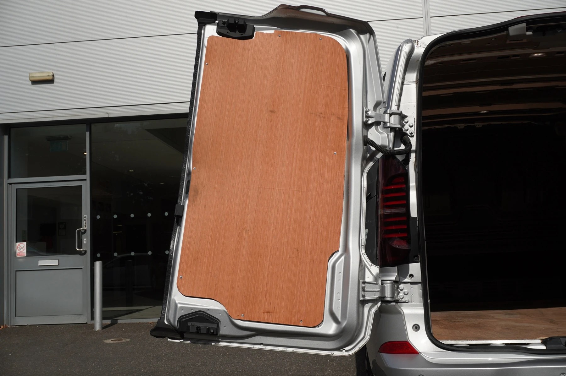 Volkswagen-Transporter-image-18