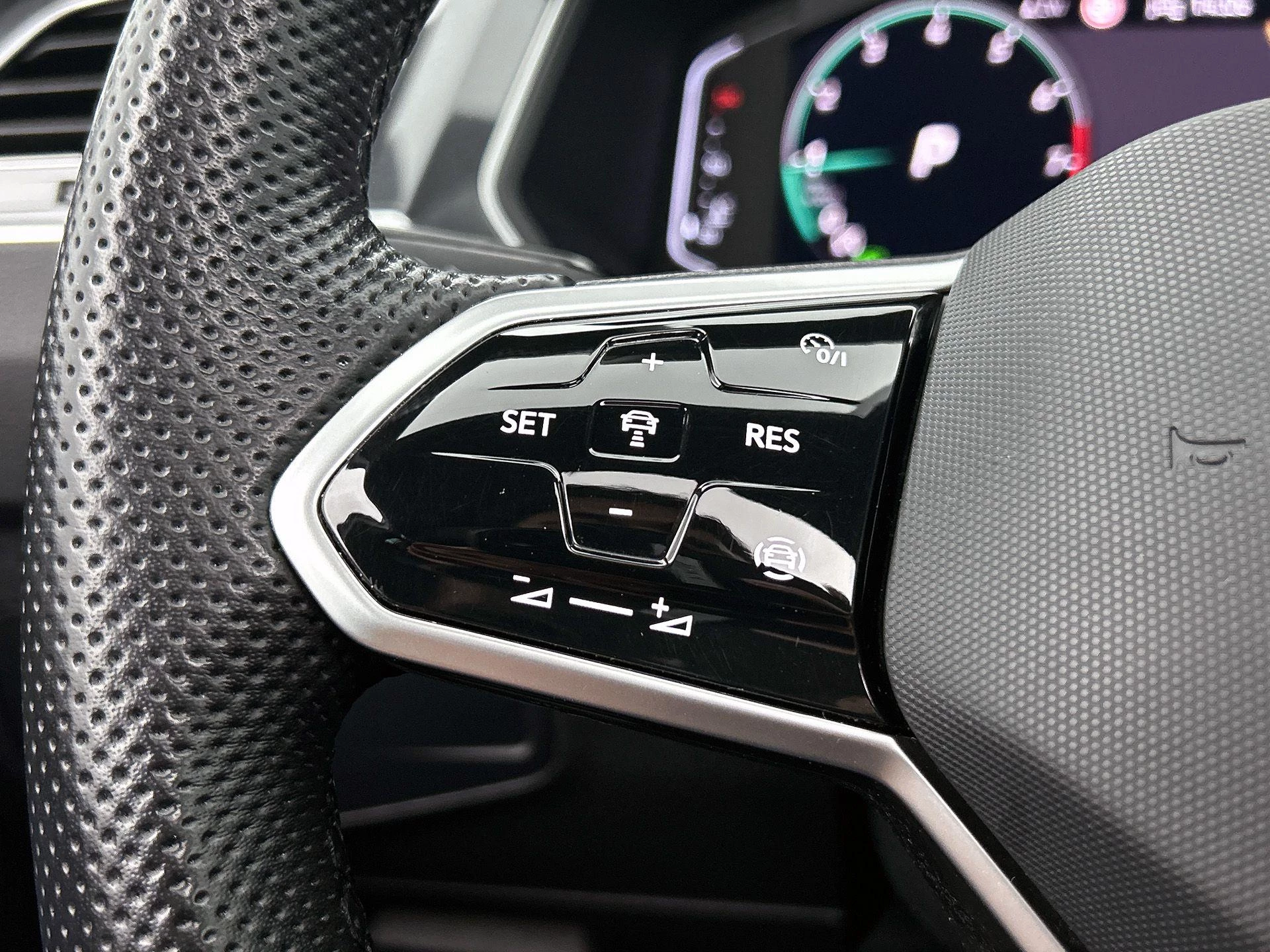 Volkswagen-Tiguan-image-5