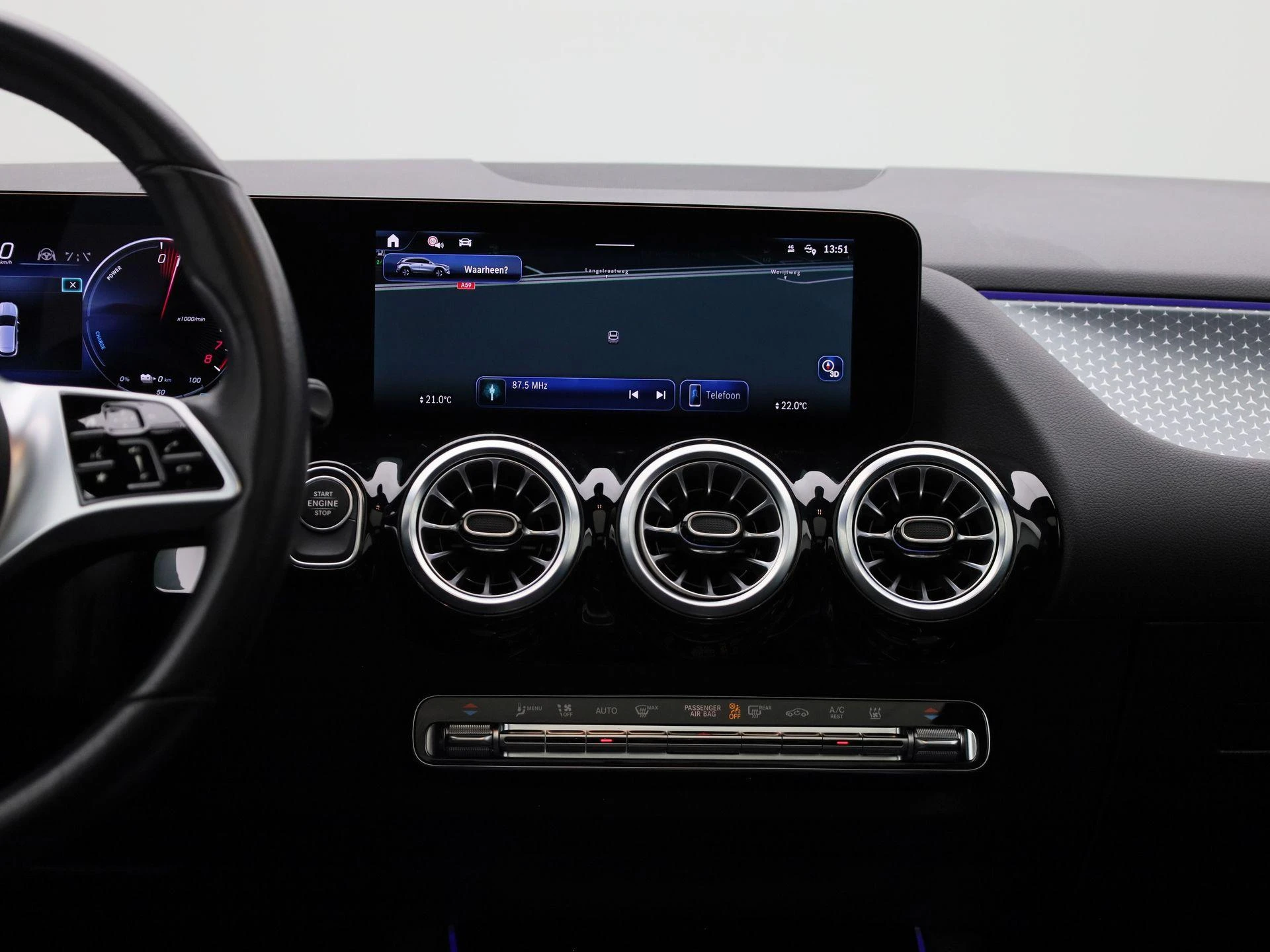 Mercedes-Benz-GLA-image-8