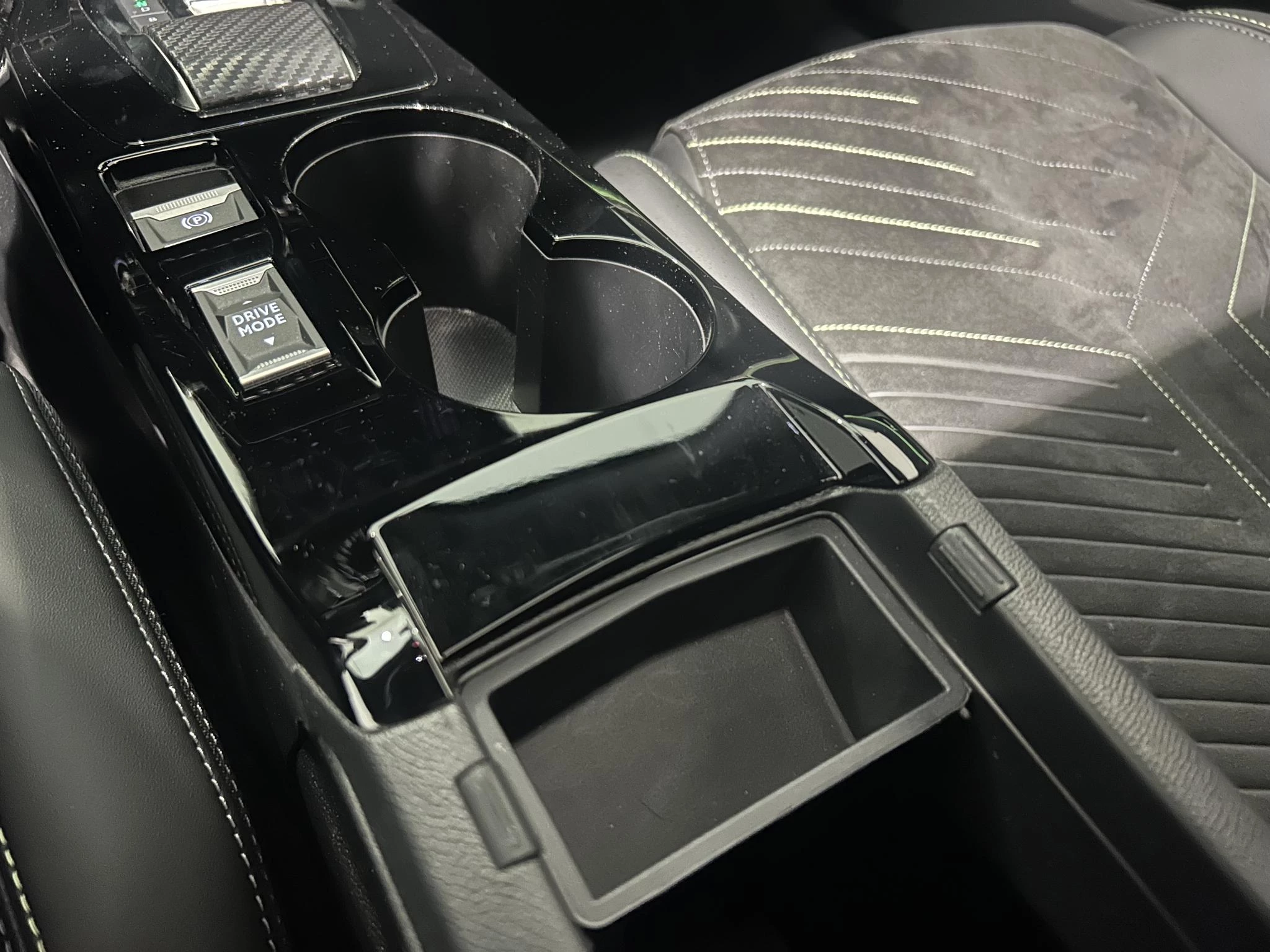 Peugeot e-2008 EV GT 54 kWh