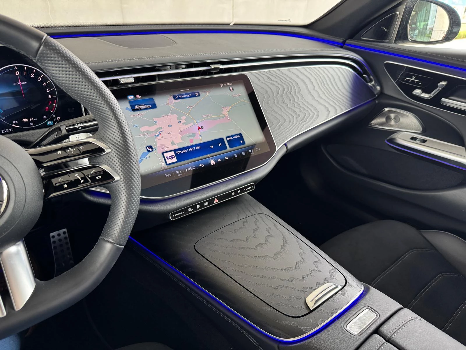 Mercedes-Benz E-Klasse 300 e AMG Line Break + PANO DAK + BURMESTER + DIGITAL LIGHT + NIGHTPACK