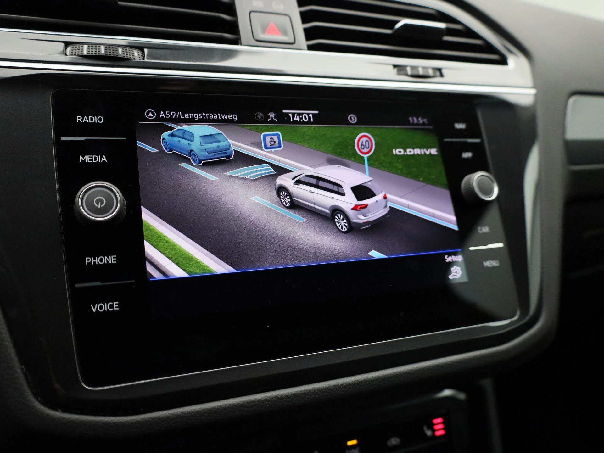 Volkswagen-Tiguan-image-26