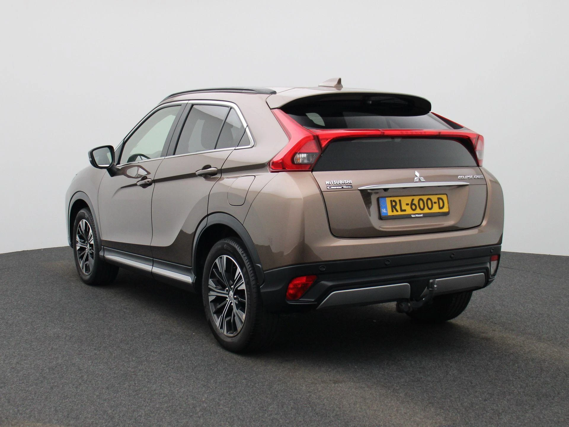 Mitsubishi-Eclipse Cross-image-1