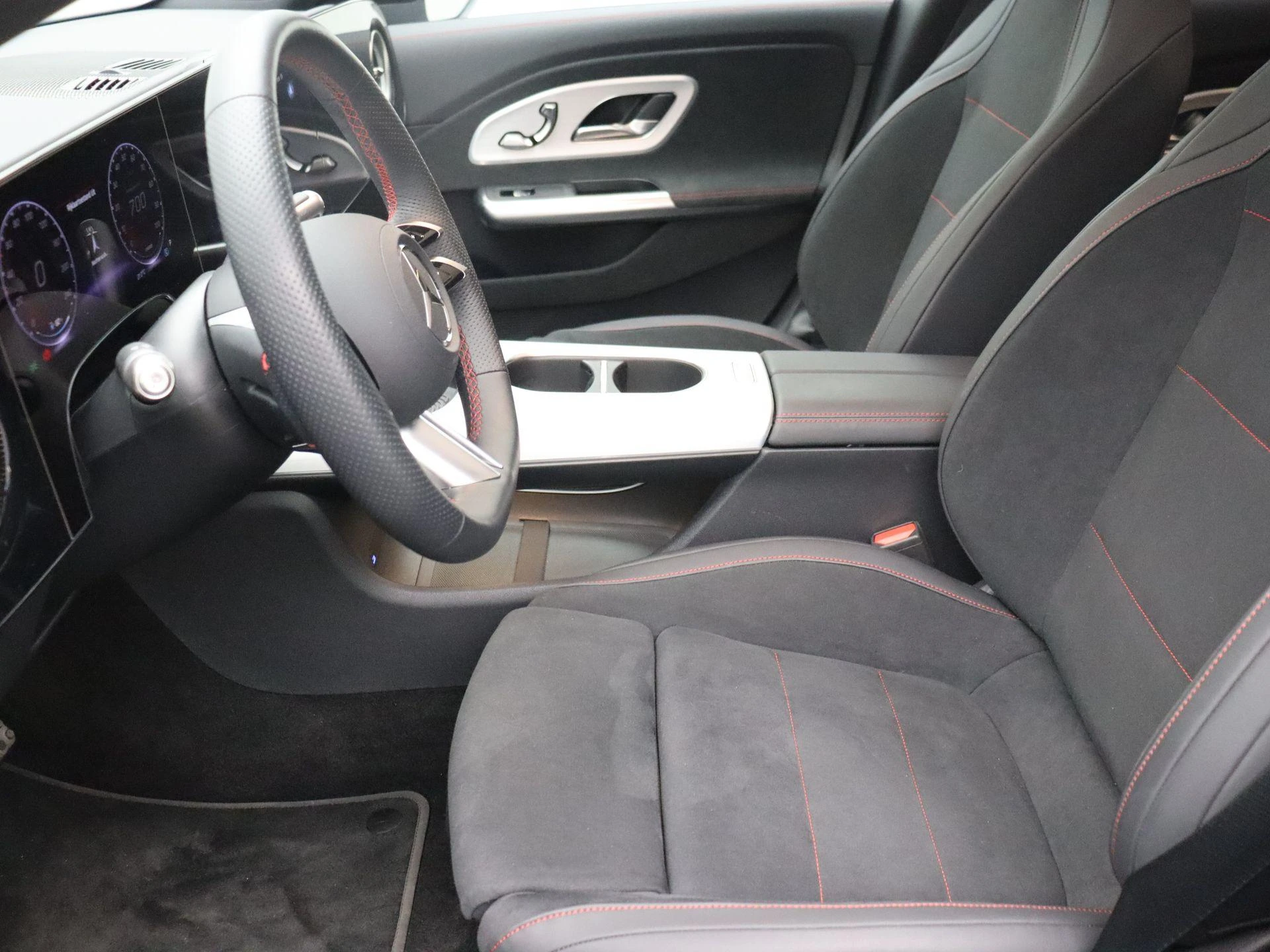 Mercedes-Benz-CLA-image-8