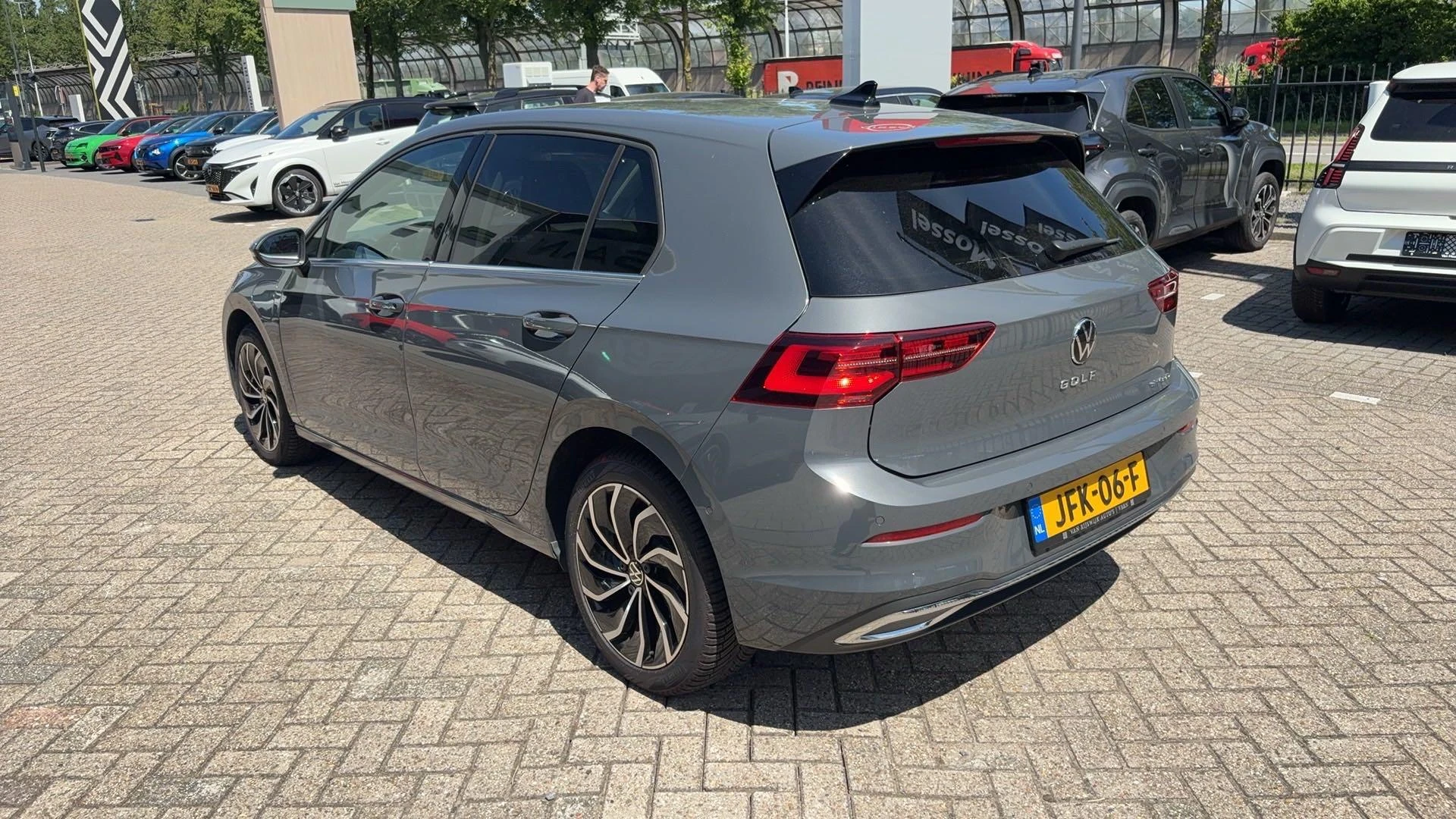 Volkswagen-Golf-image-6