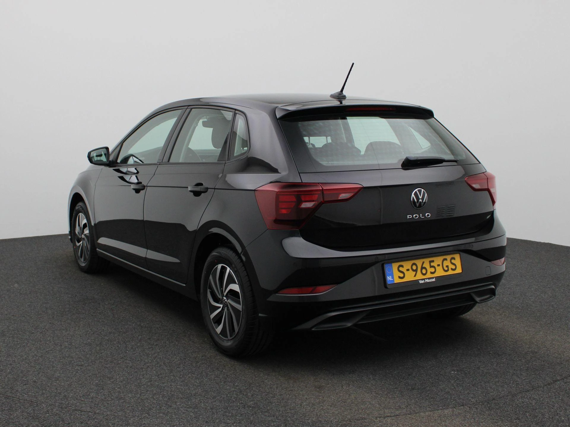 Volkswagen-Polo-image-1