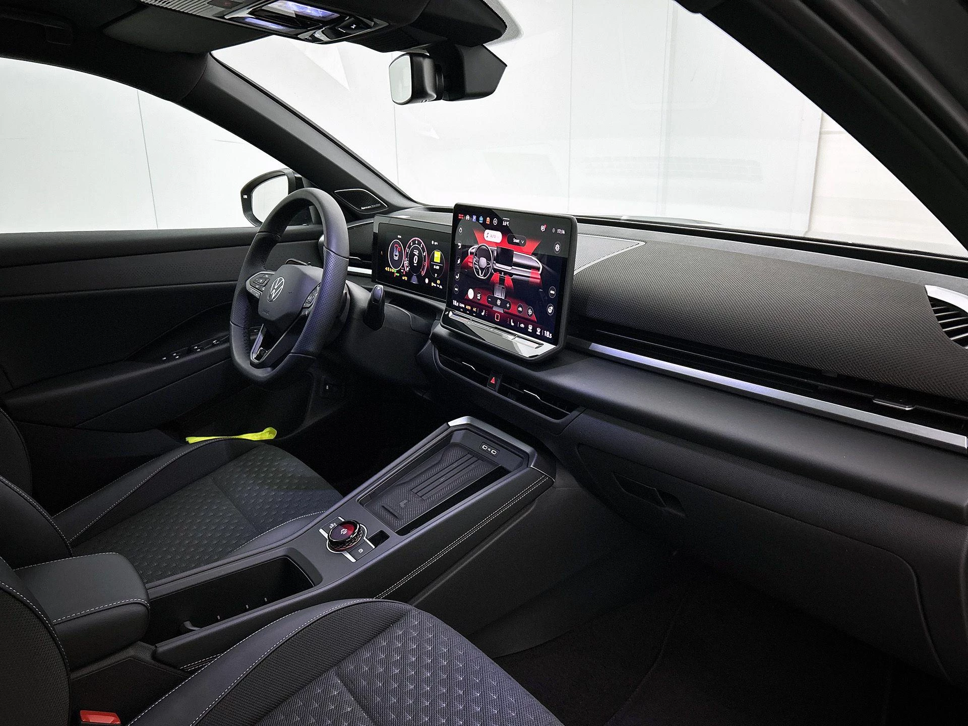 Volkswagen-T-Roc-image-20