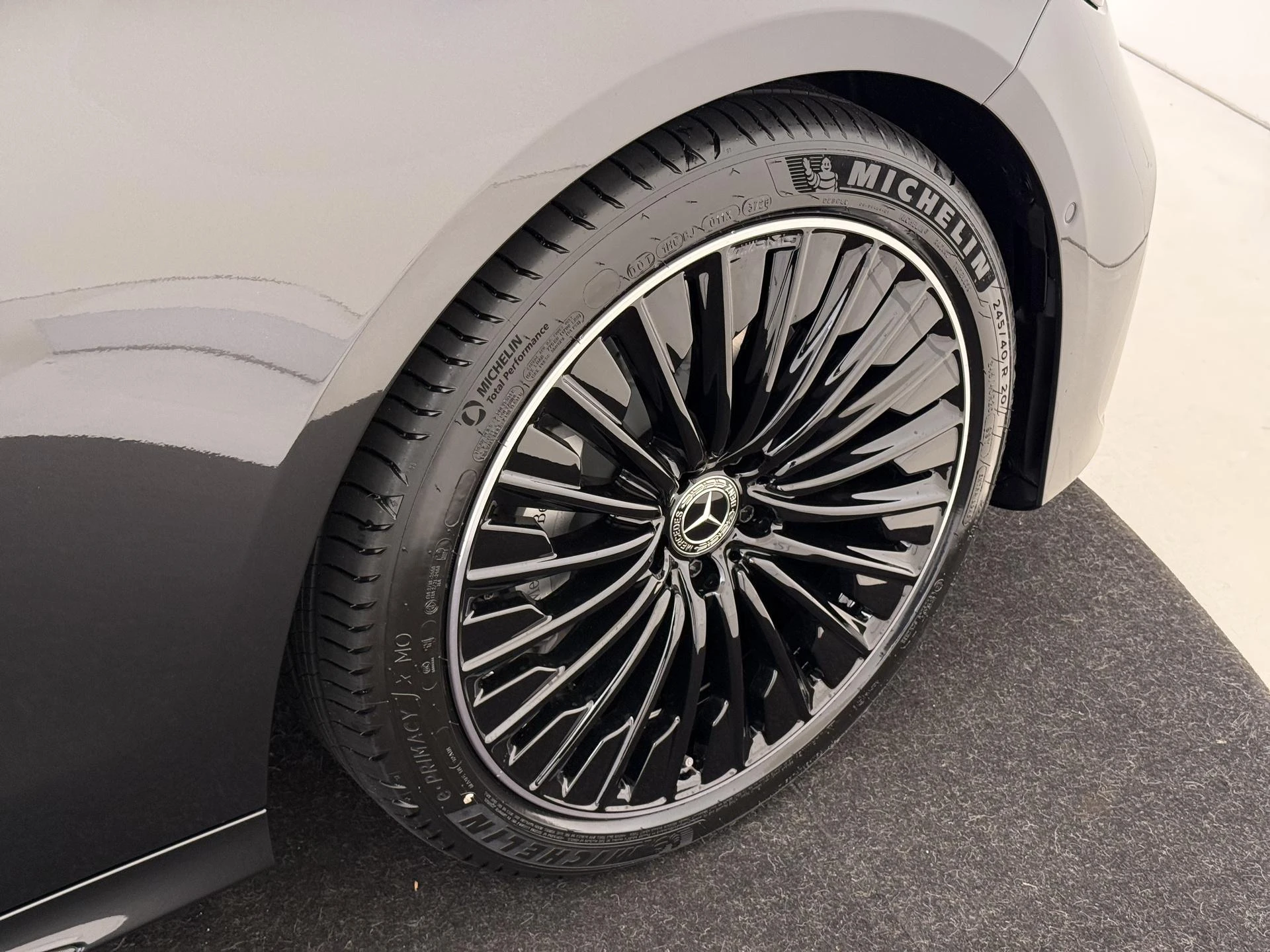 Mercedes-Benz-E-Klasse-image-31