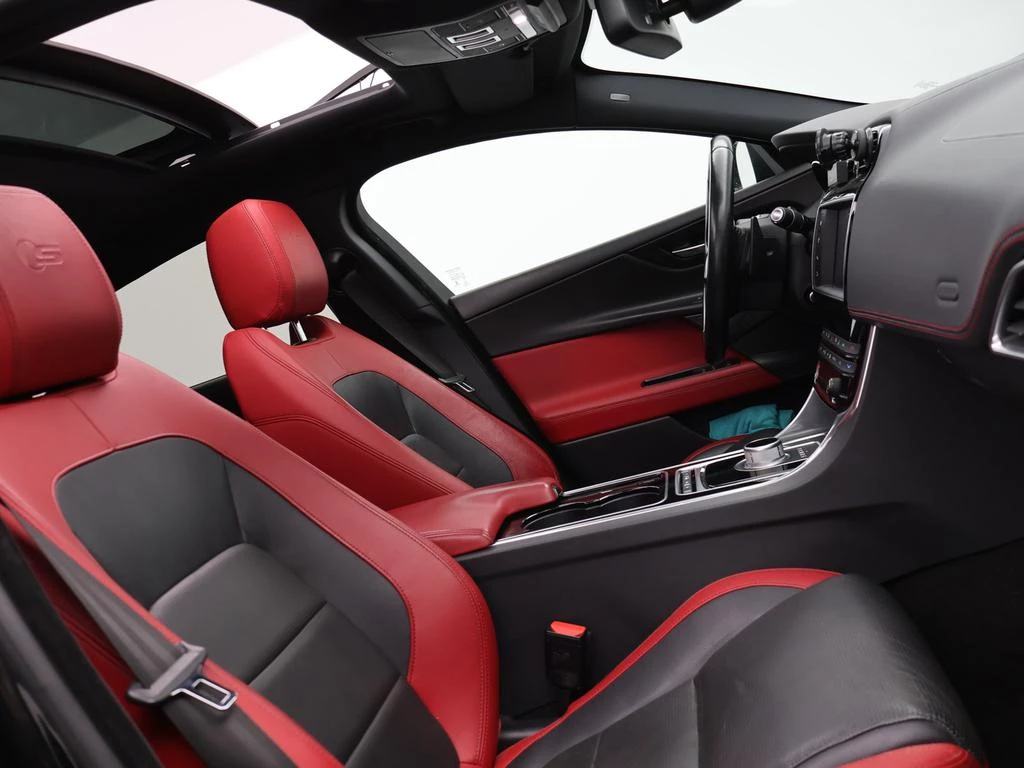 Jaguar XE XE-S 3.0 V6 Compresseur SUPERCHARGED *LEDER*BLACK PACK*NAVI*BLTH*CRUISE*CAMERA*...