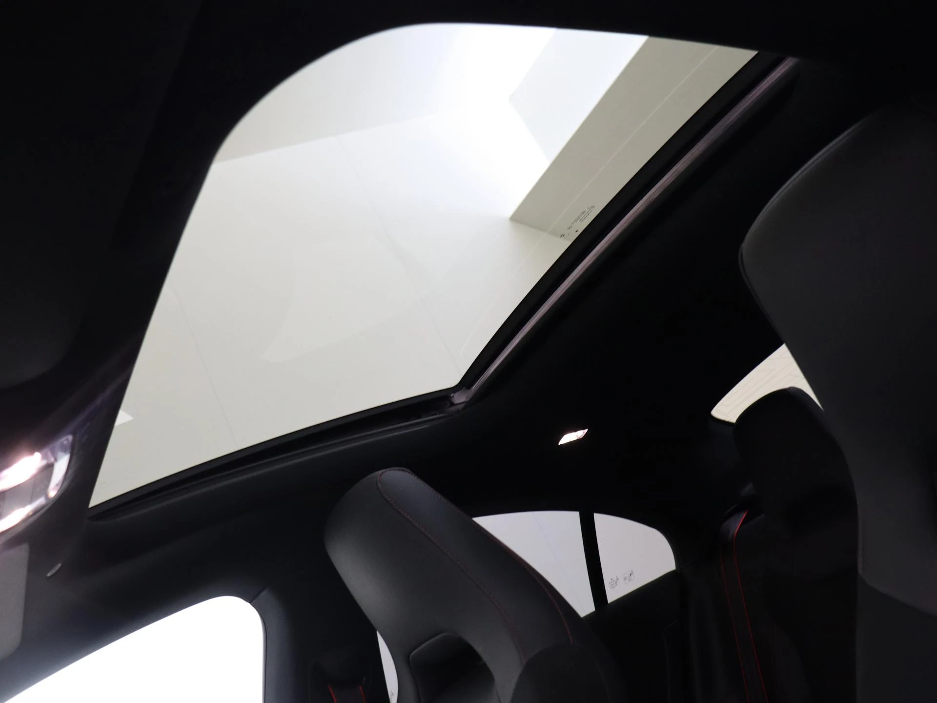 Mercedes-Benz-CLA-image-27