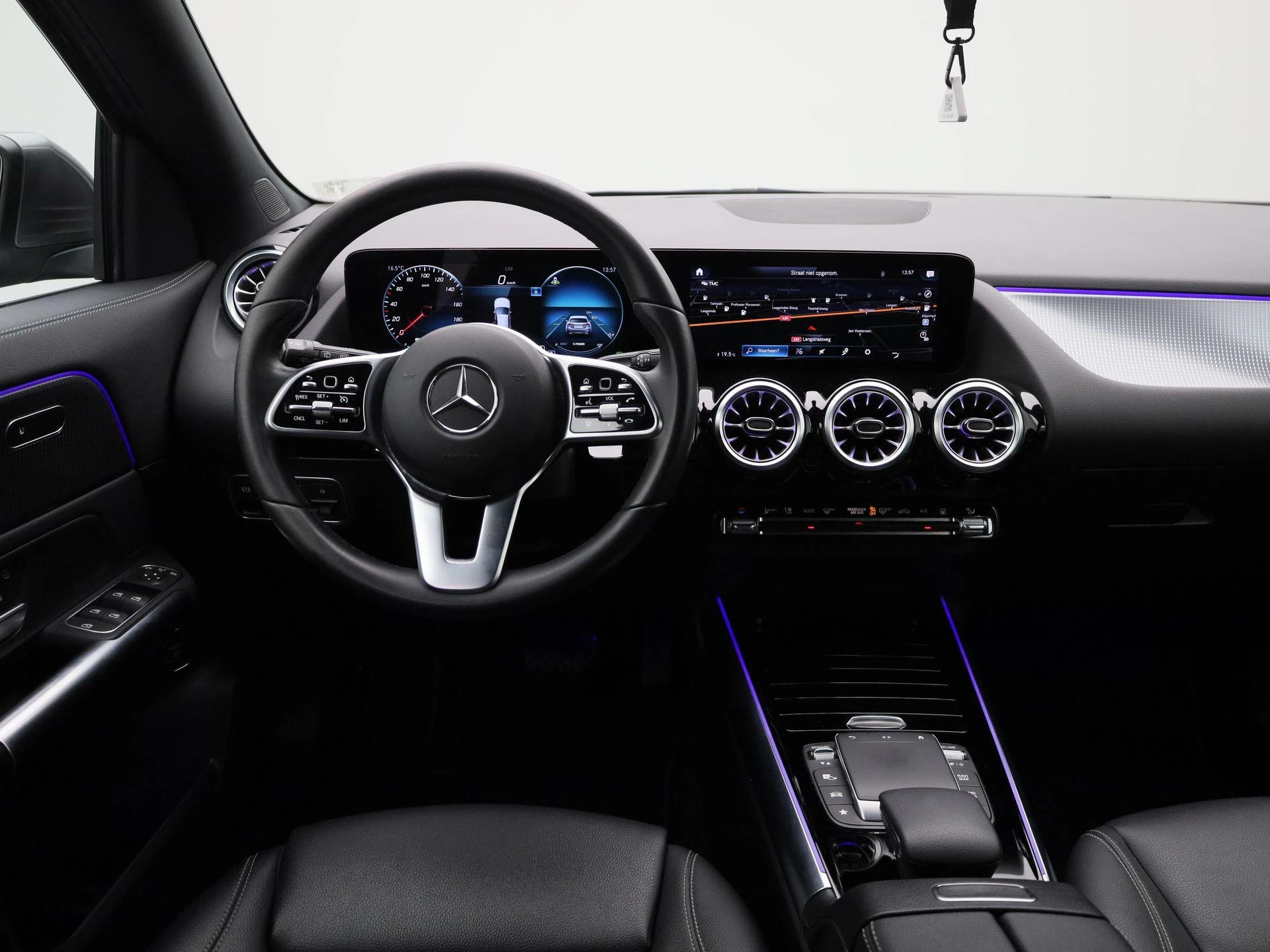 Mercedes-Benz-EQA-image-6