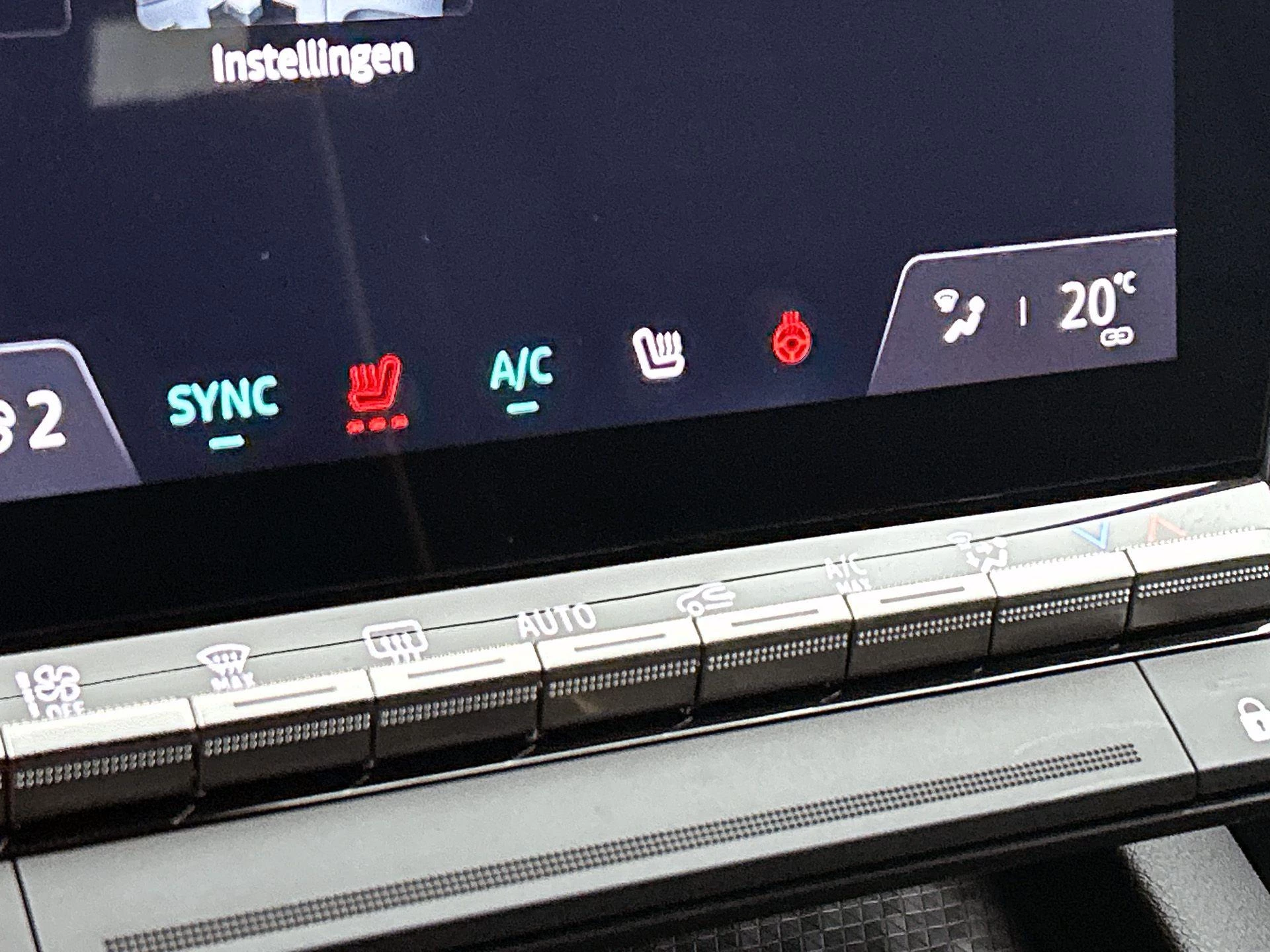 Renault-Megane E-Tech-image-7