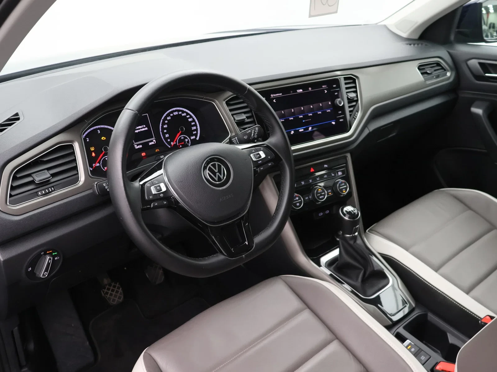 Volkswagen T-Roc T-Roc Style 1.6TDI 116PK *LEDER*PDC*ACC*AIRCO*APP-CONNECT*DAB-RADIO*ZETELVERWARMING*...*
