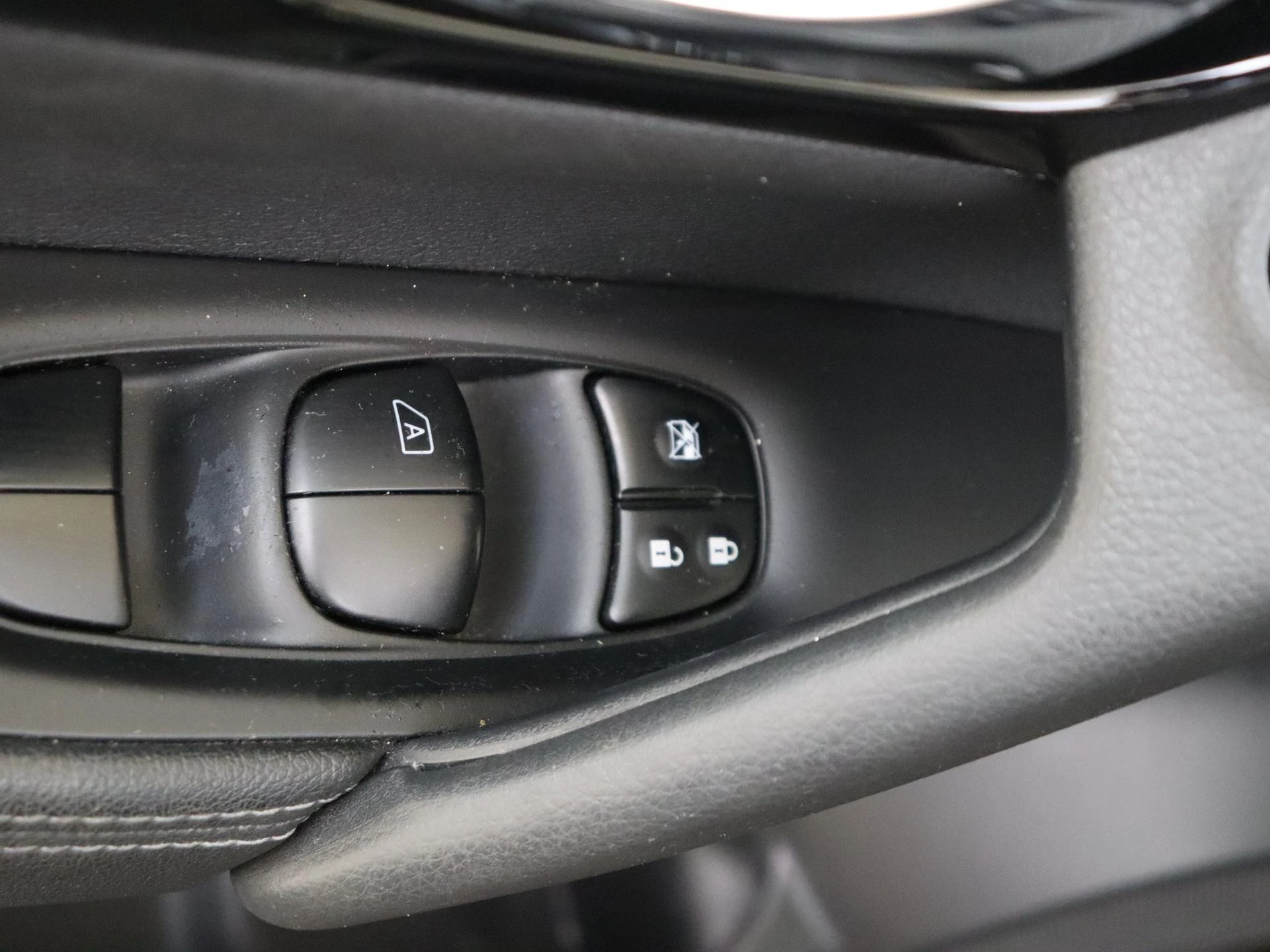 Nissan-QASHQAI-image-24