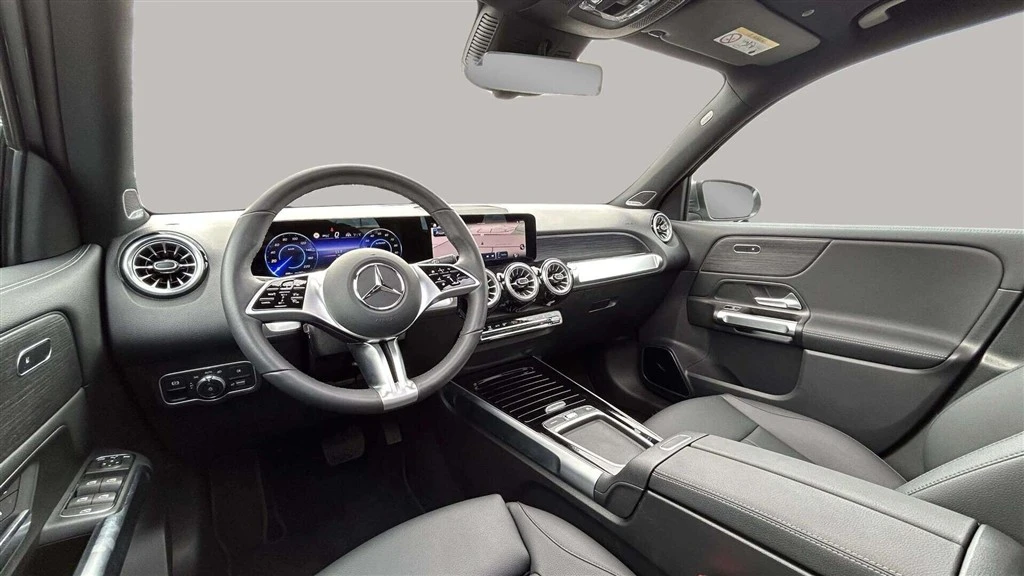 Mercedes-Benz-EQB-image-11